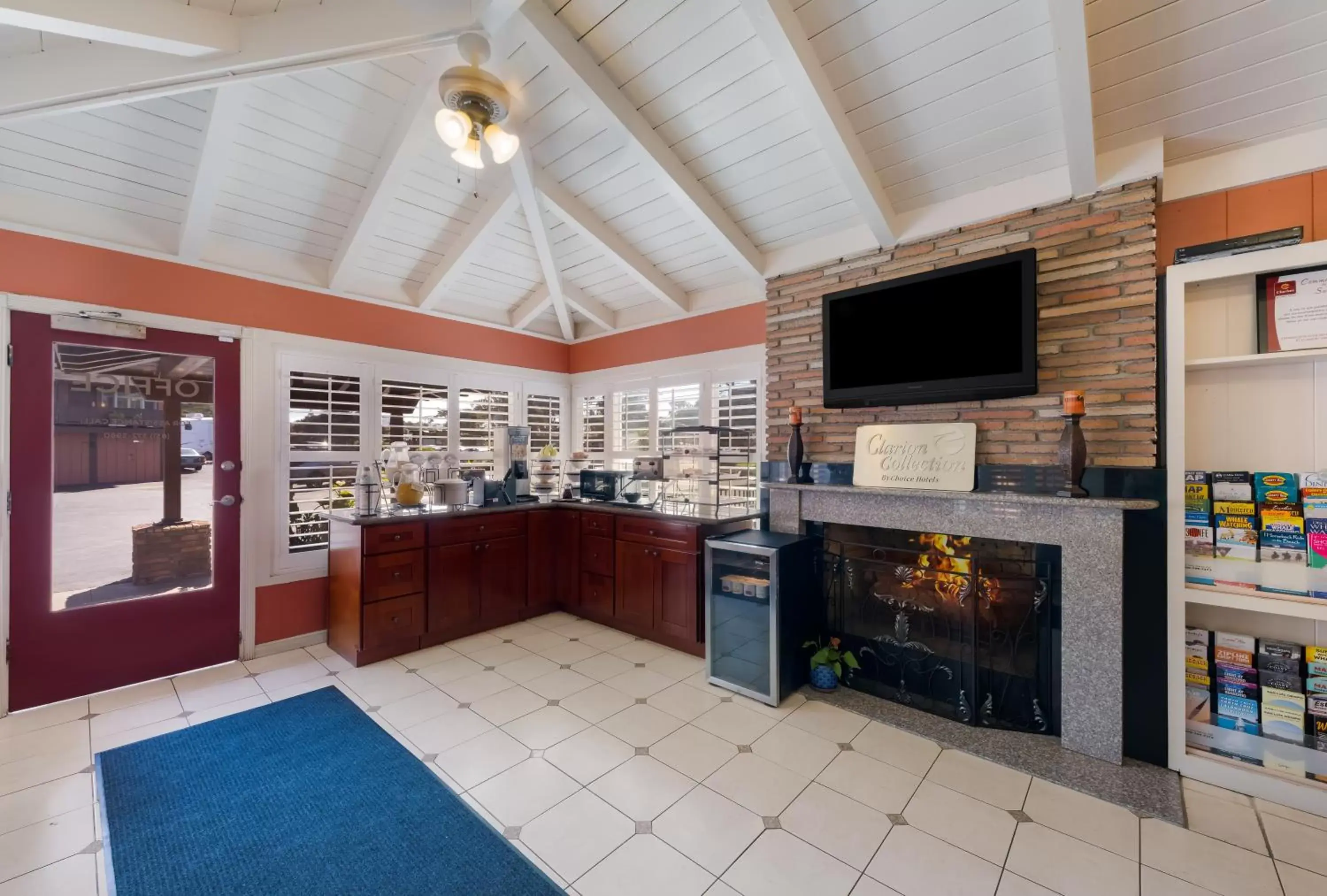 Lobby or reception in Clarion Collection Wilkie's Inn Pacific Grove - Monterey Lobby or reception in Clarion Collection Wilkie's Inn Pacific Grove - Monterey