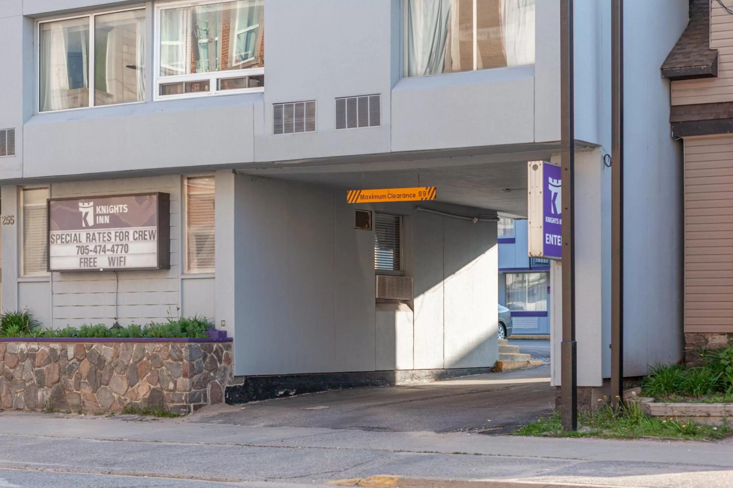 Property building in Knights Inn North Bay