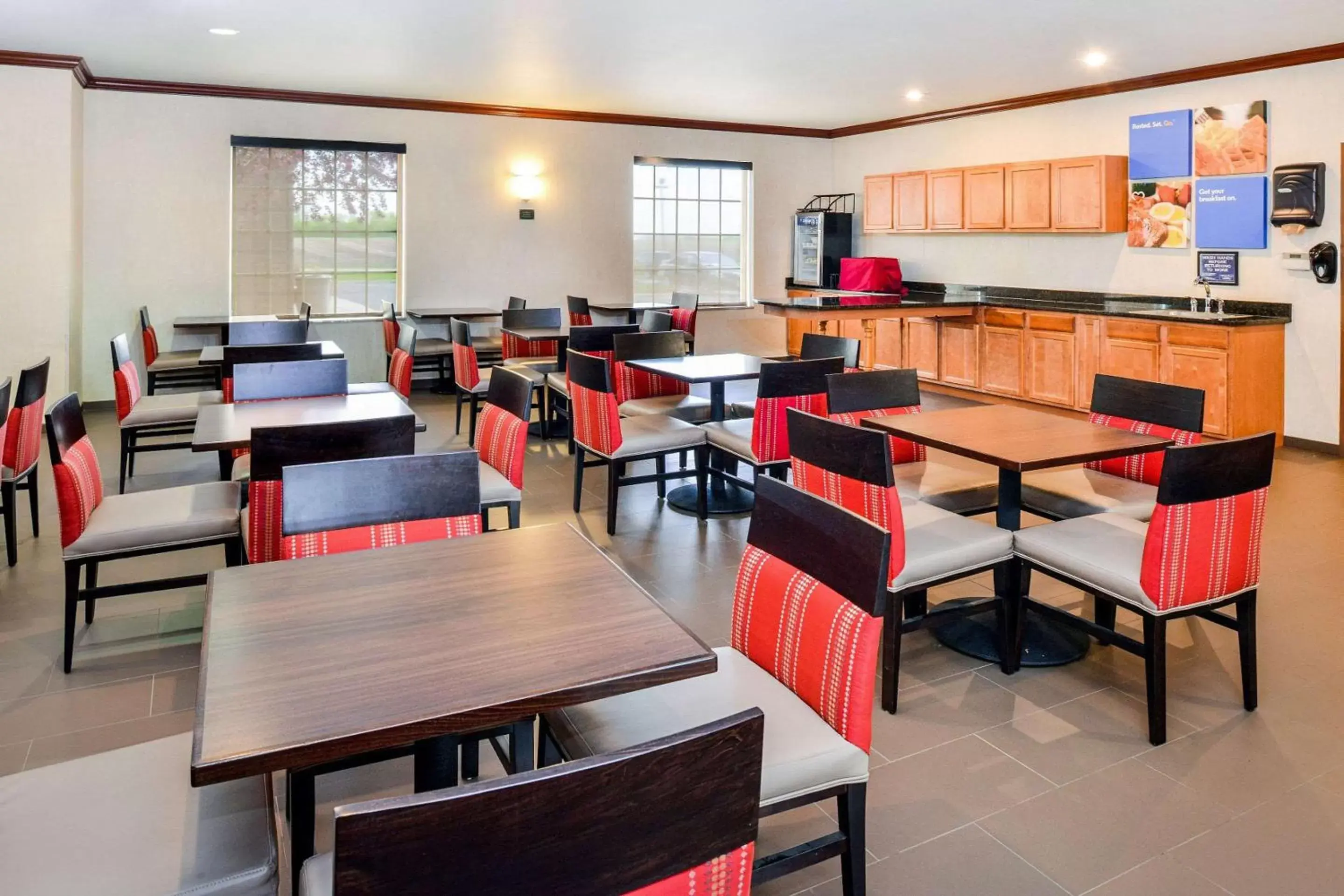 Restaurant/Places to Eat in Comfort Inn & Suites DeForest