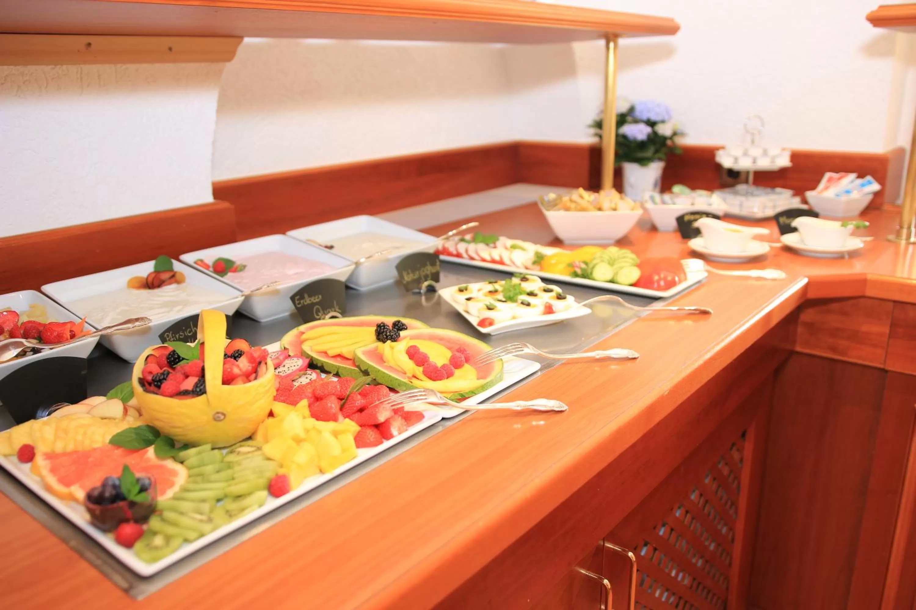 Buffet breakfast in Hotel Erbprinzenpalais