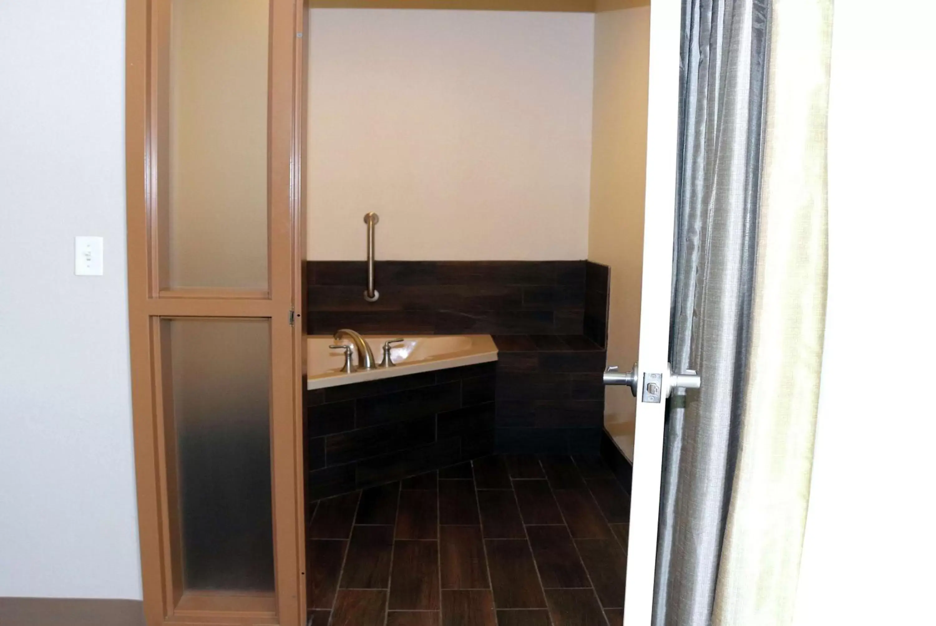 Bathroom in Hampton Inn and Suites Stephenville