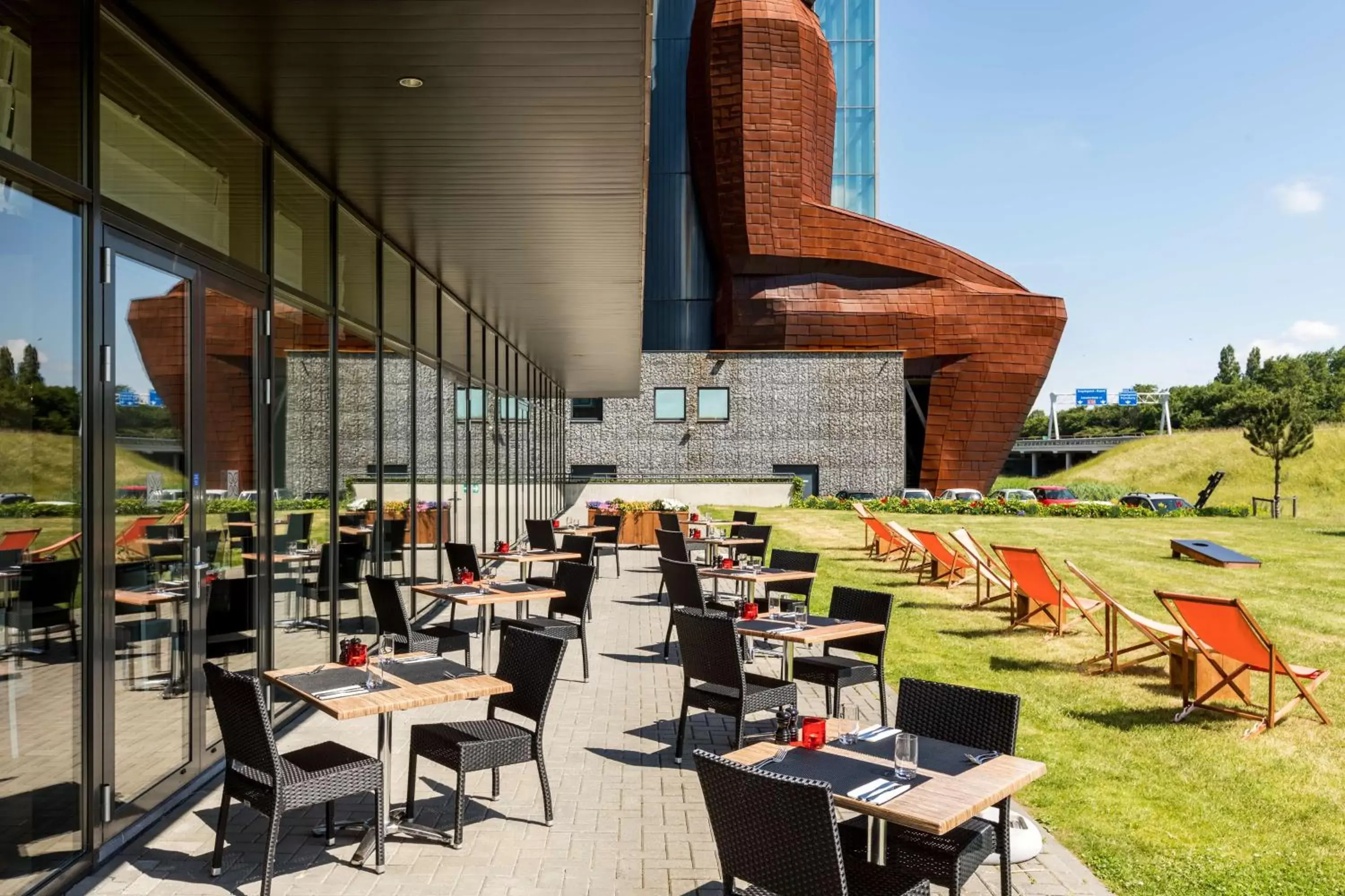 Patio, Restaurant/Places to Eat in Hilton Garden Inn Leiden