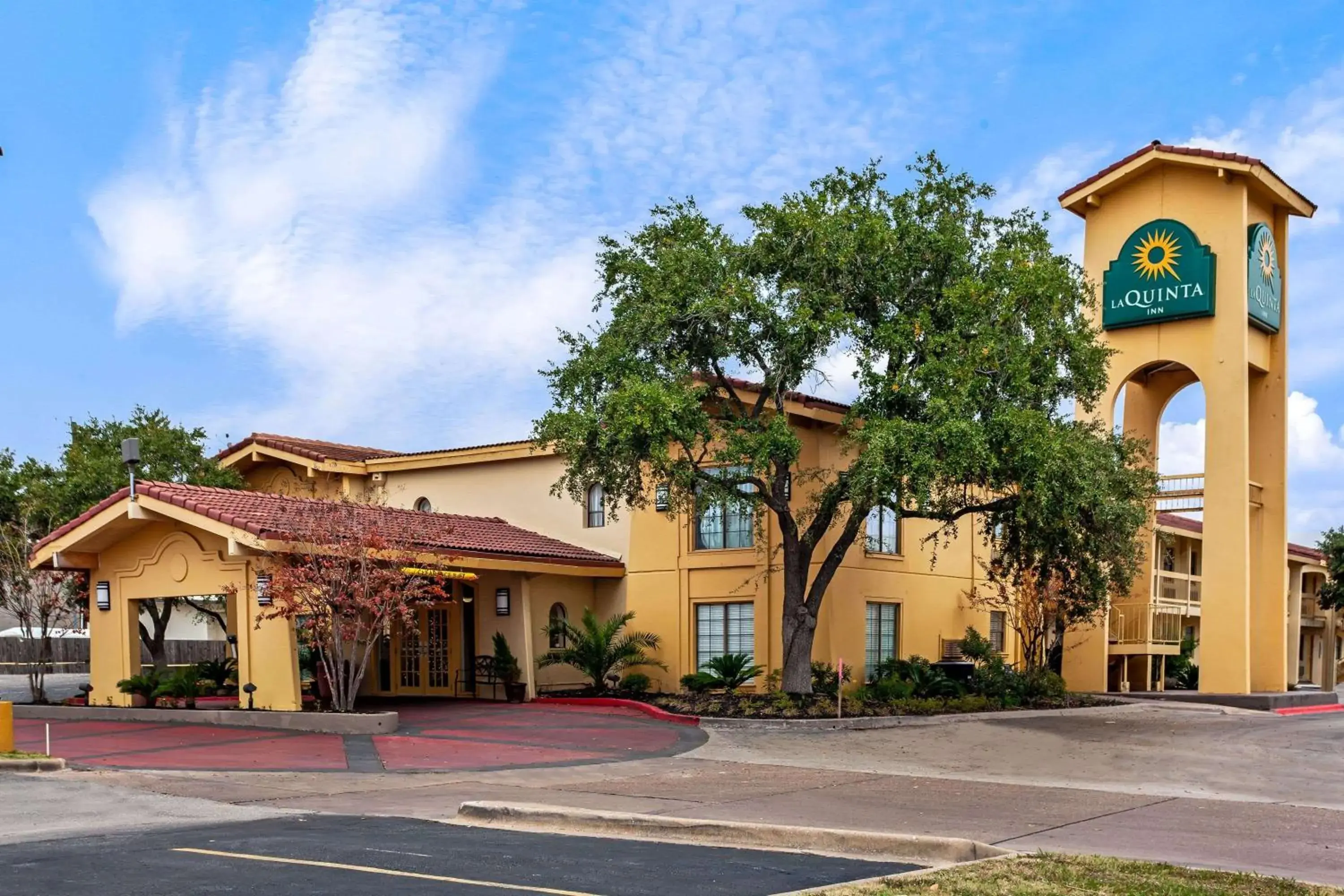 Property Building in La Quinta Inn by Wyndham College Station