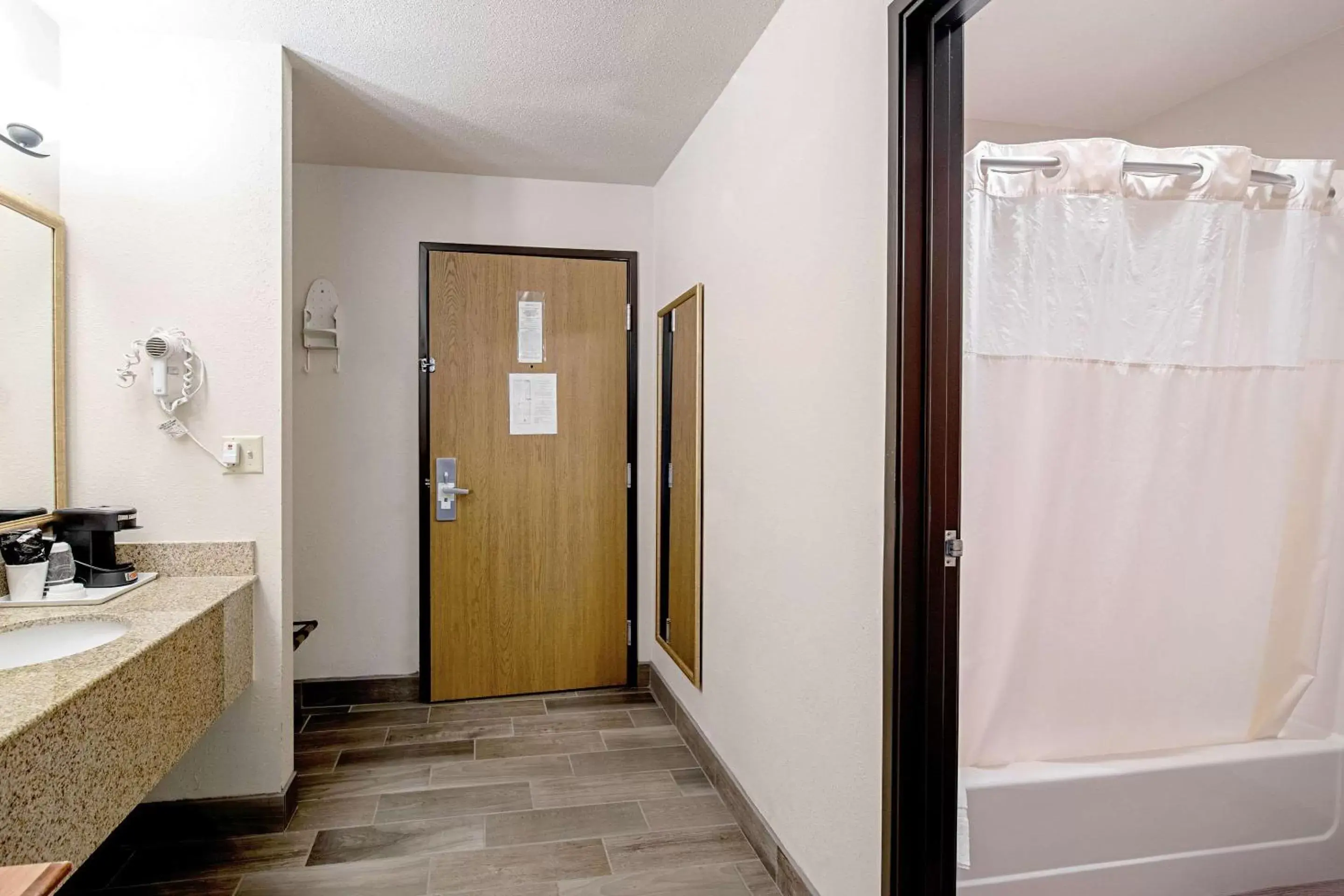 Photo of the whole room in Quality Inn Huron Photo of the whole room in Quality Inn Huron