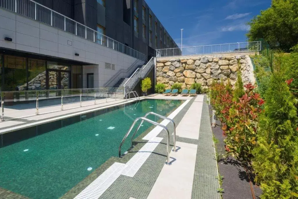 Swimming Pool in Hotel Tres Reyes San Sebastián