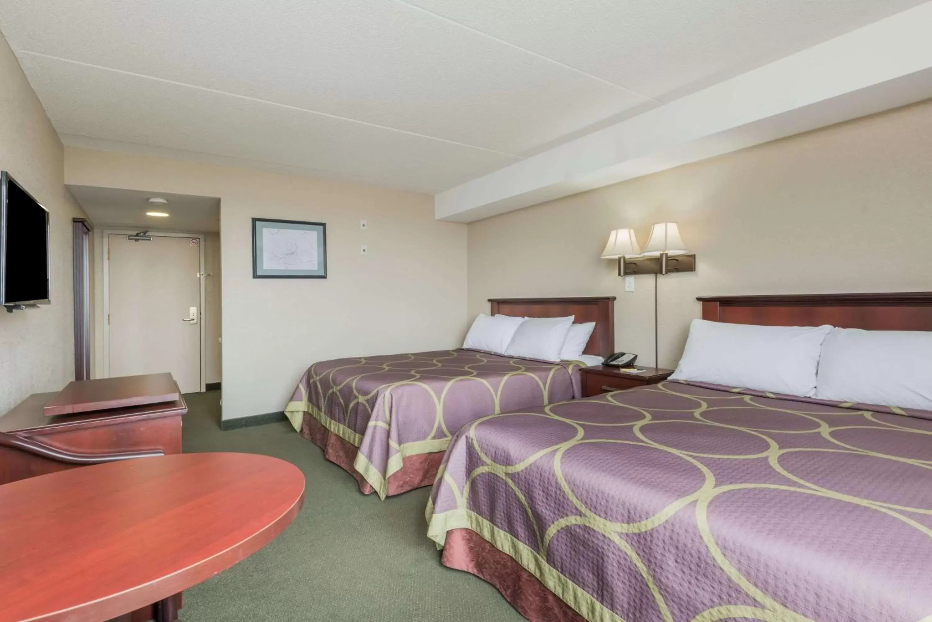 Photo of the whole room, Bed in Super 8 by Wyndham Mississauga