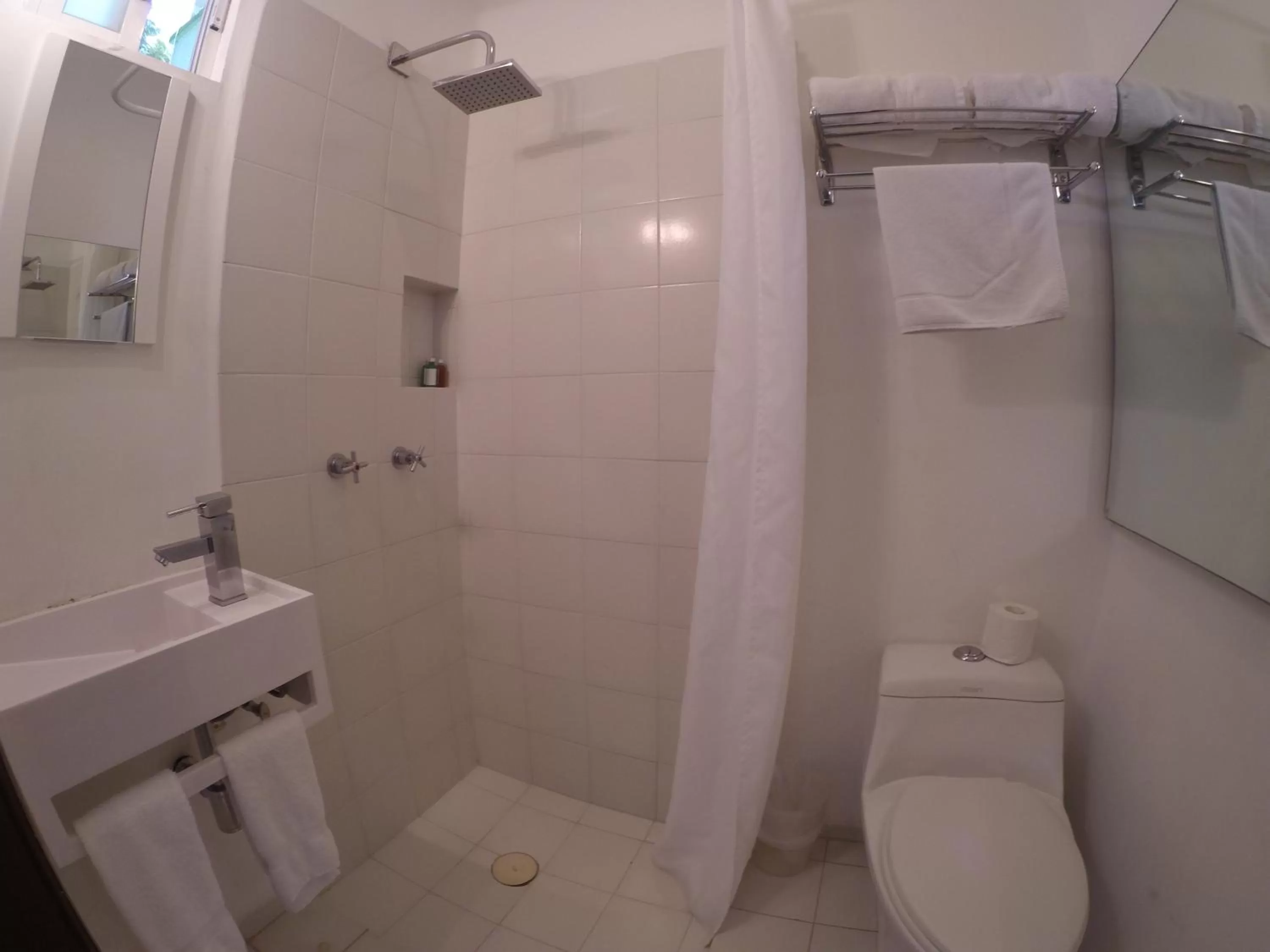 Bathroom in Distrito Condesa Rooms and Studios