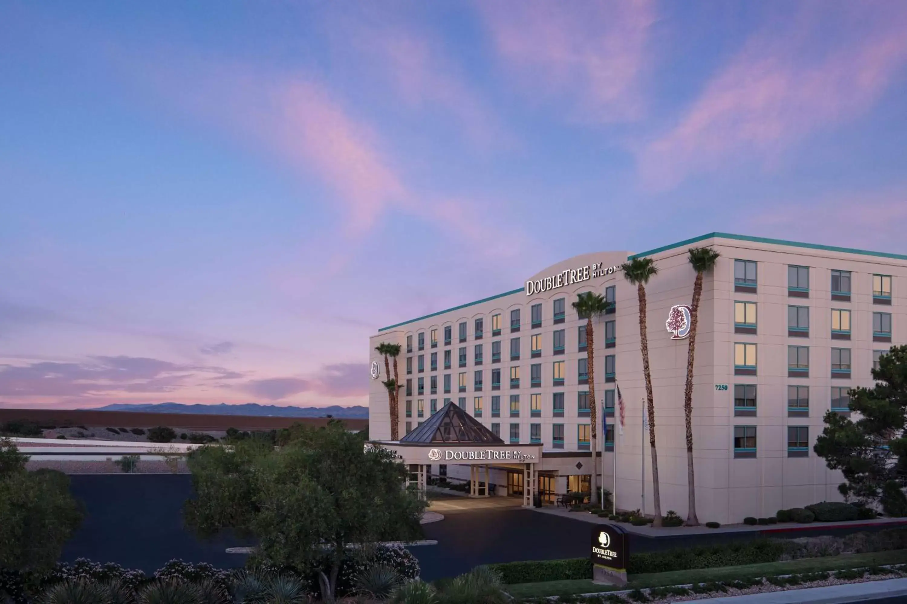 Property Building in DoubleTree by Hilton Las Vegas Airport