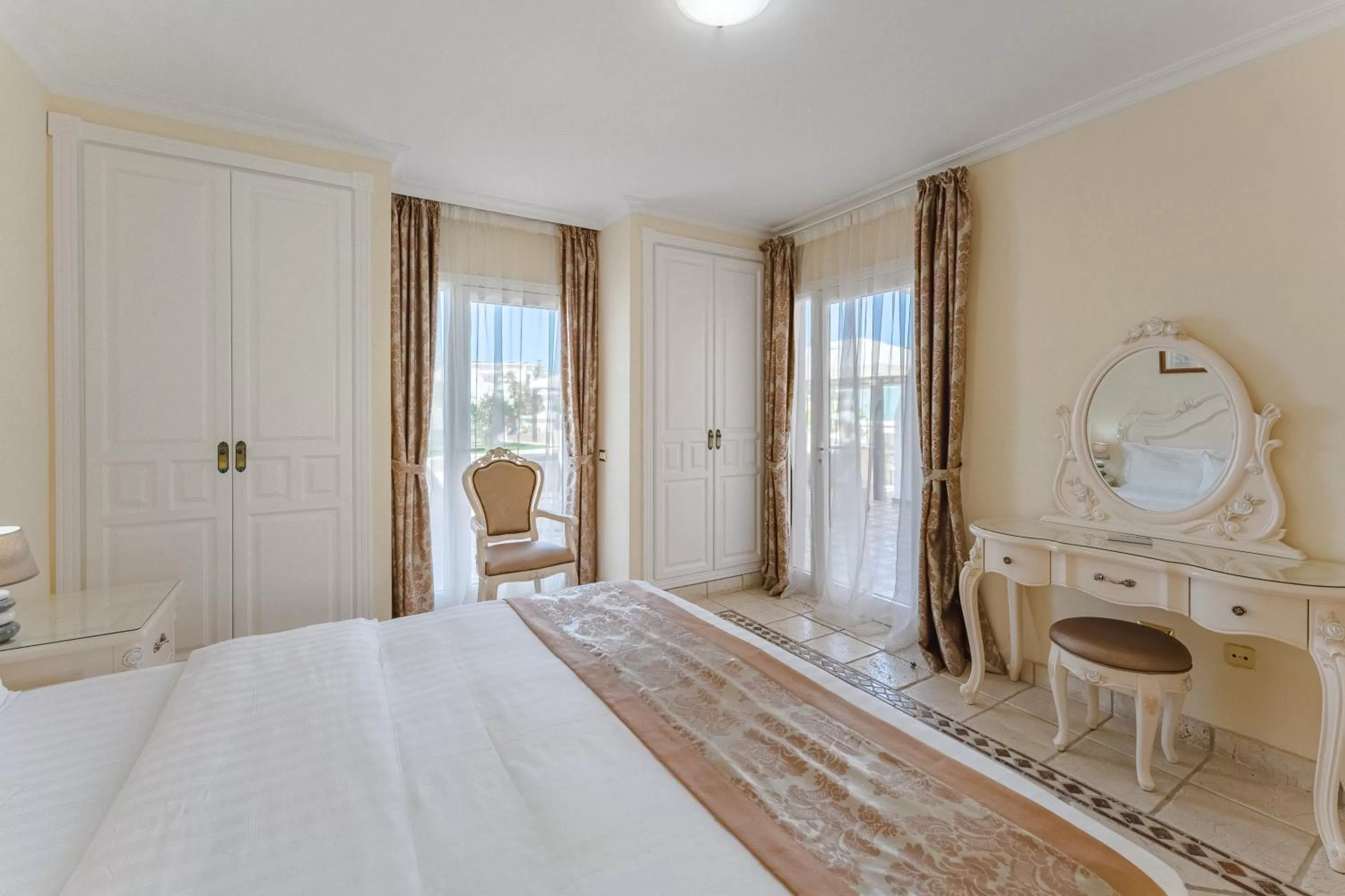 Bedroom, Bed in Flamingo Suites Boutique Hotel