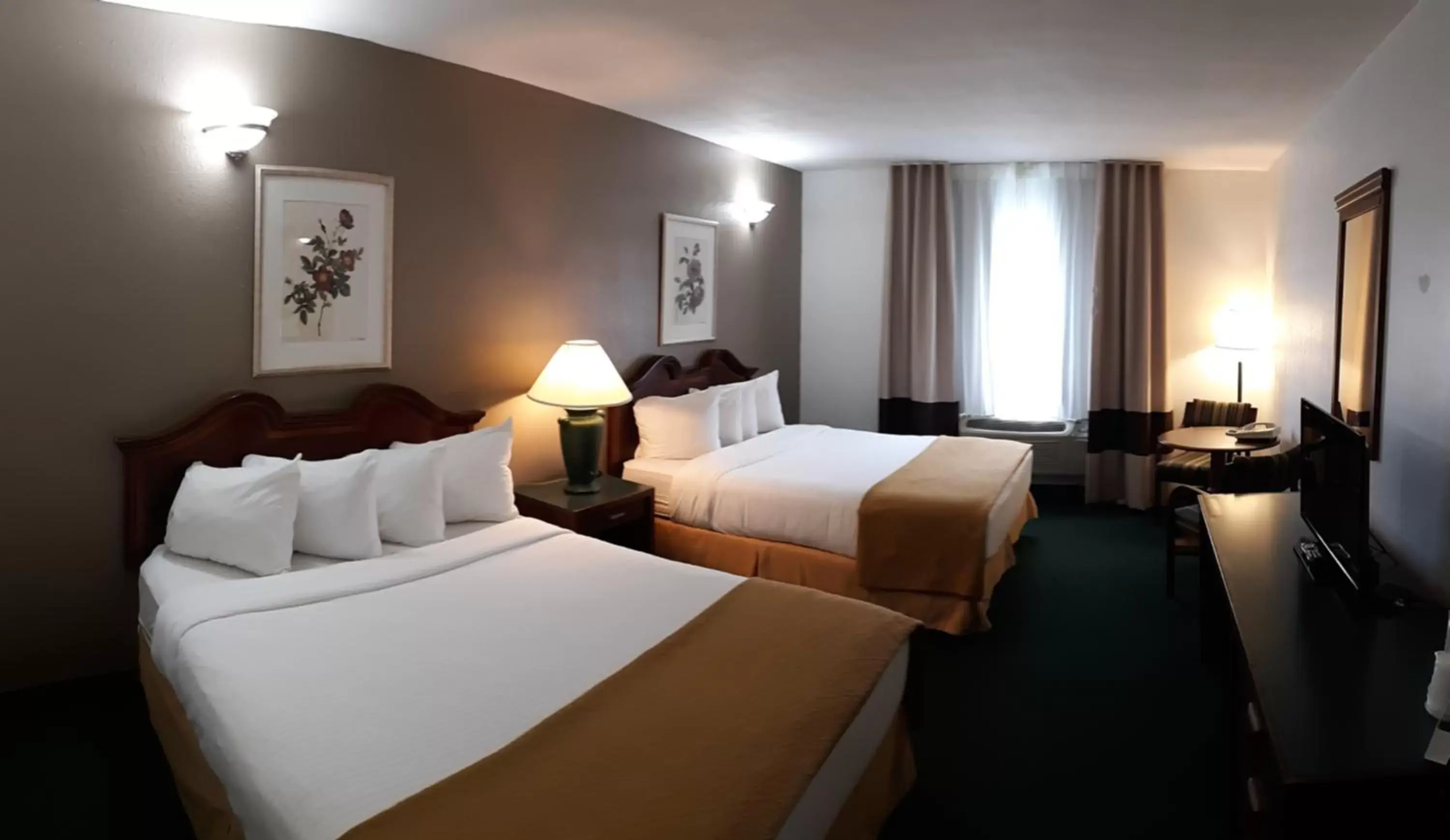 Bedroom, Bed in Pleasant Moose Lodge Bedroom, Bed in Pleasant Moose Lodge