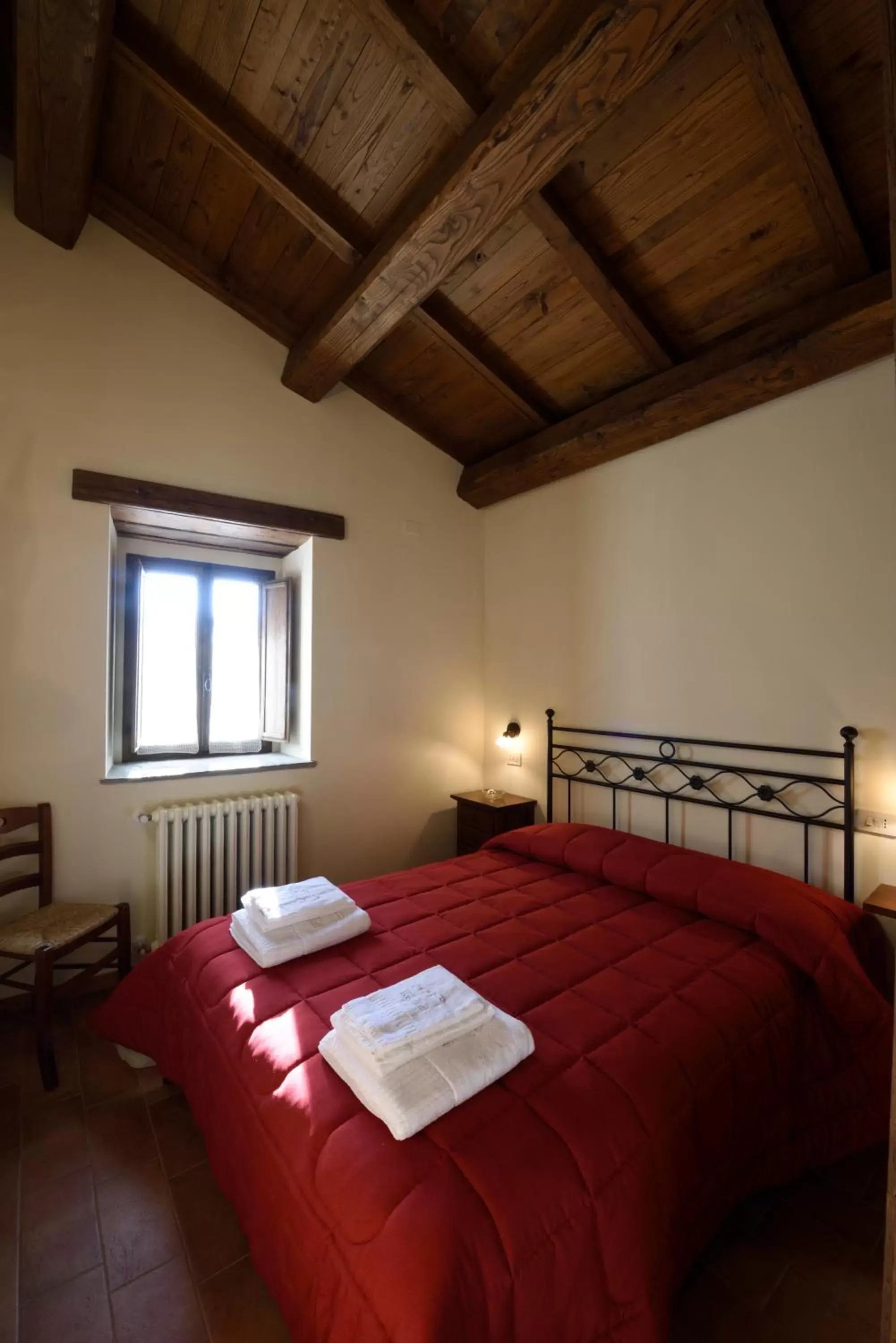 Bed in Borgotufi Albergo Diffuso