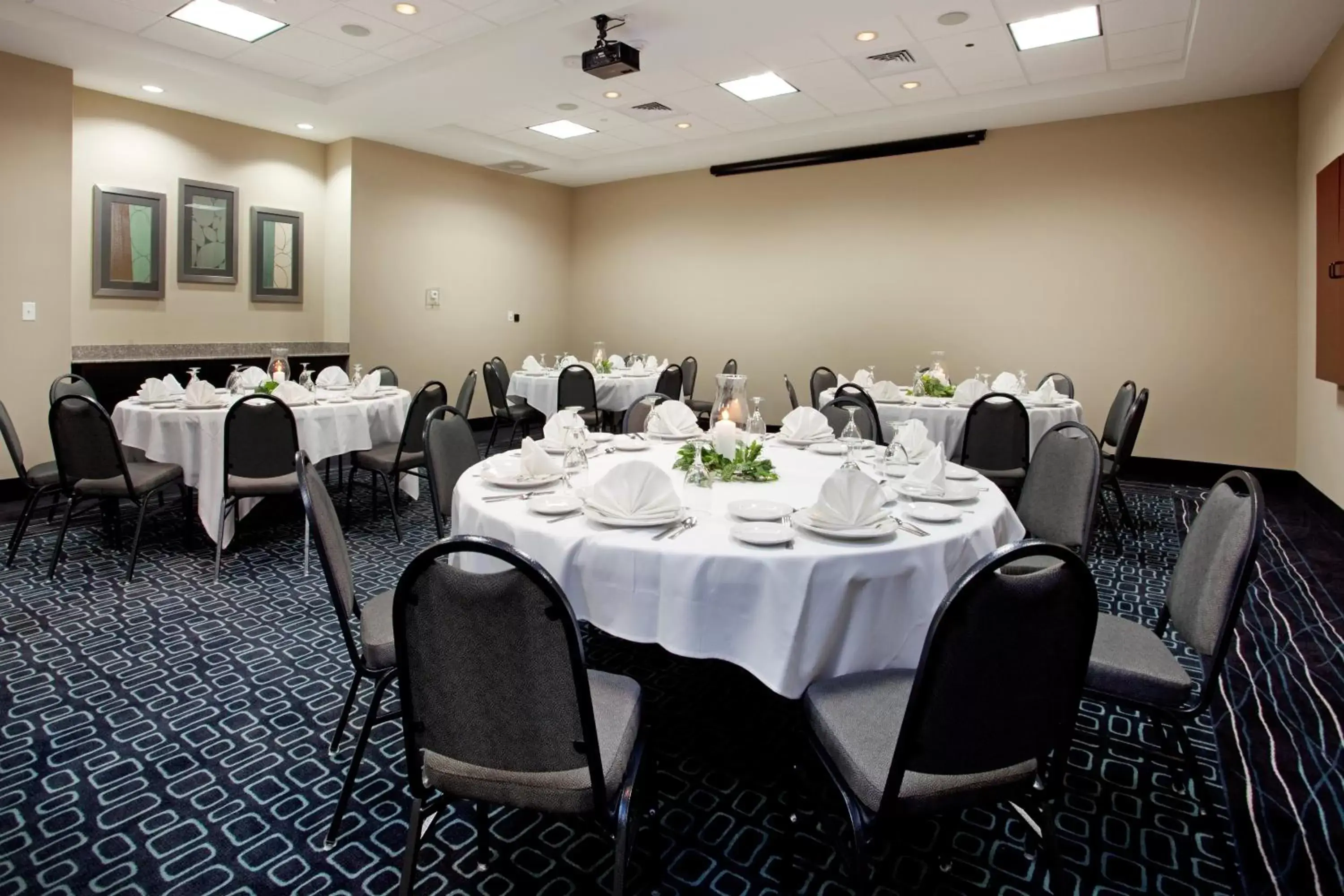Banquet/Function facilities, Restaurant/Places to Eat in Holiday Inn Hammond, an IHG Hotel