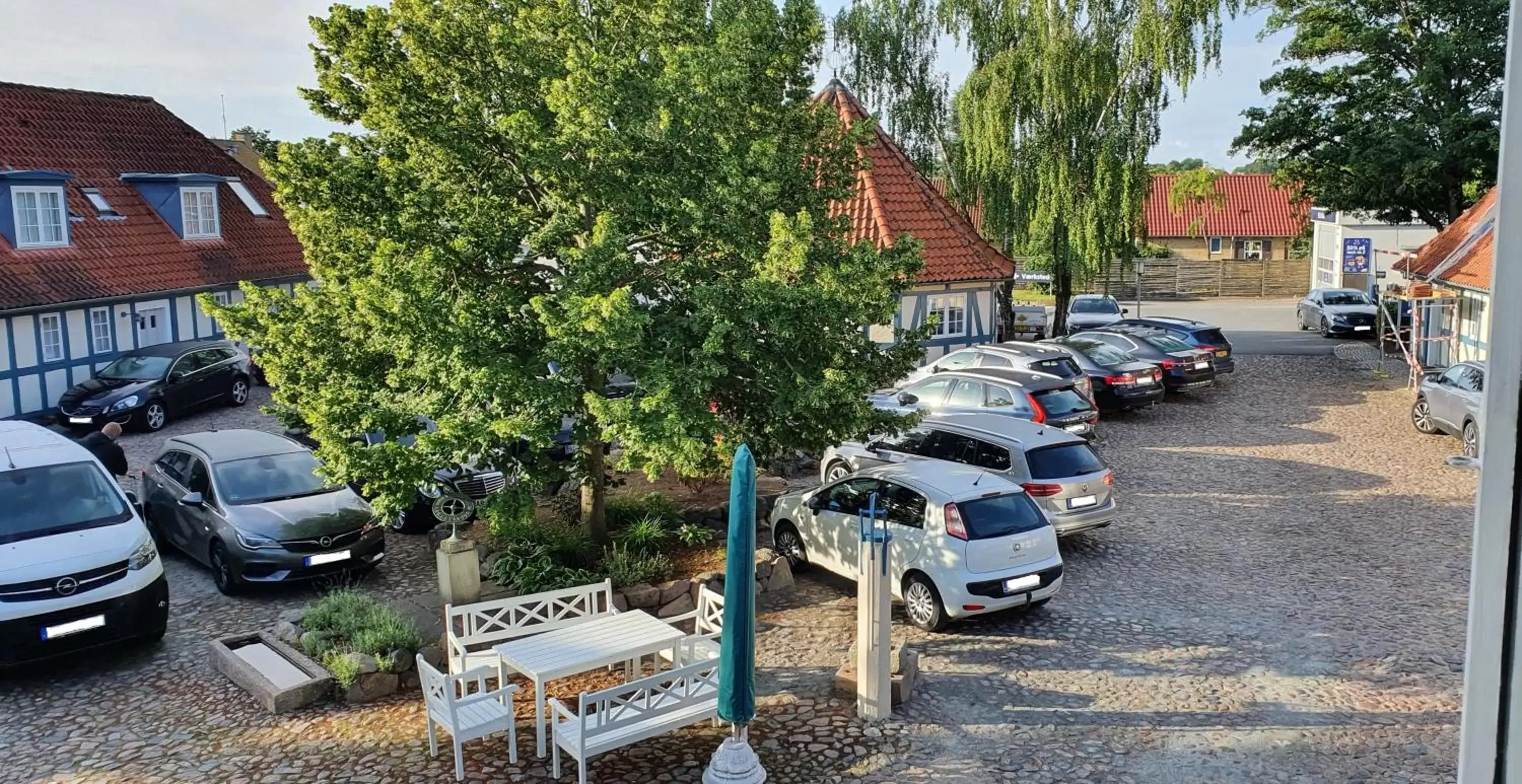 Parking in Hotel Knudsens Gaard