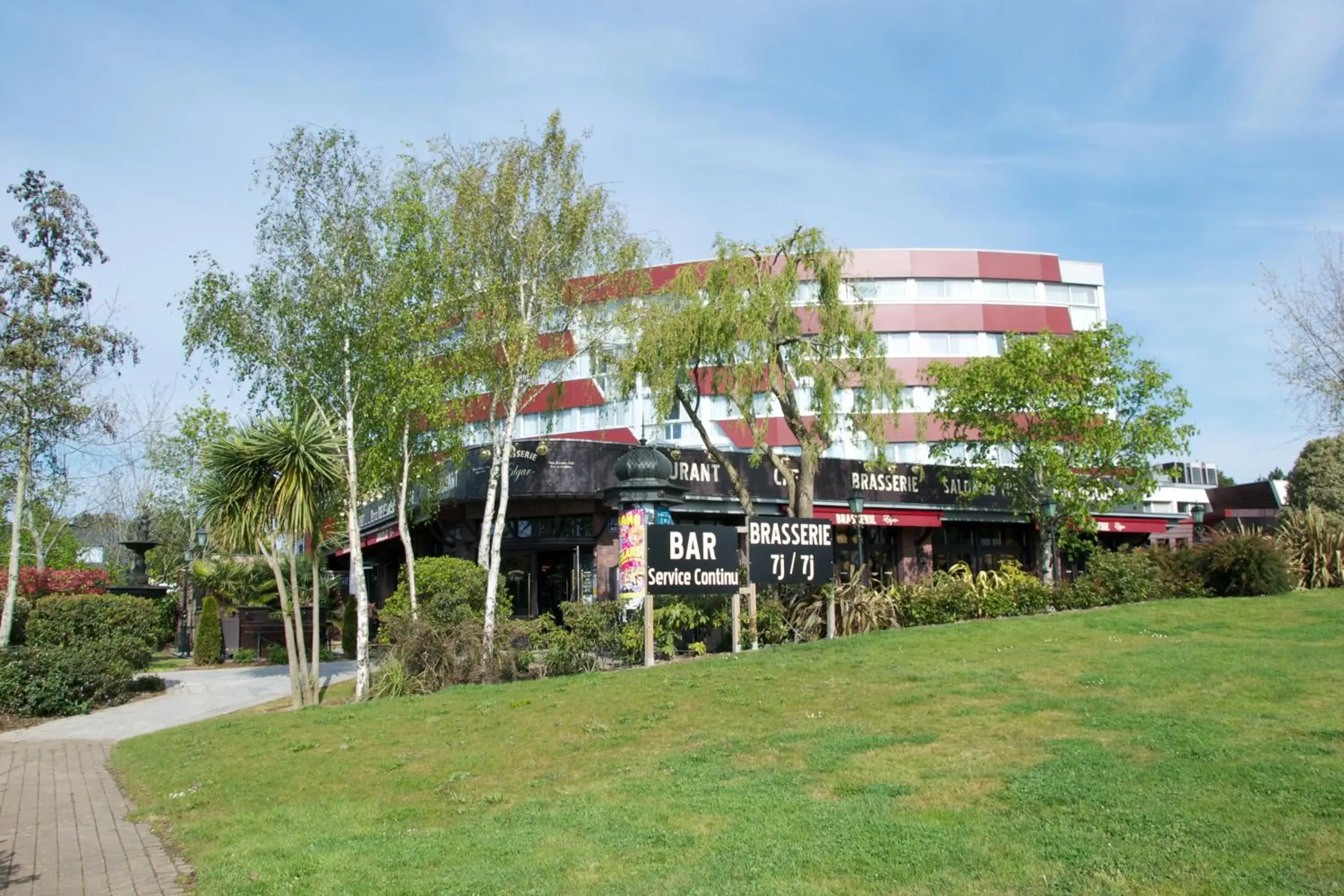 Facade/entrance, Property Building in Mercure Vannes Le Port