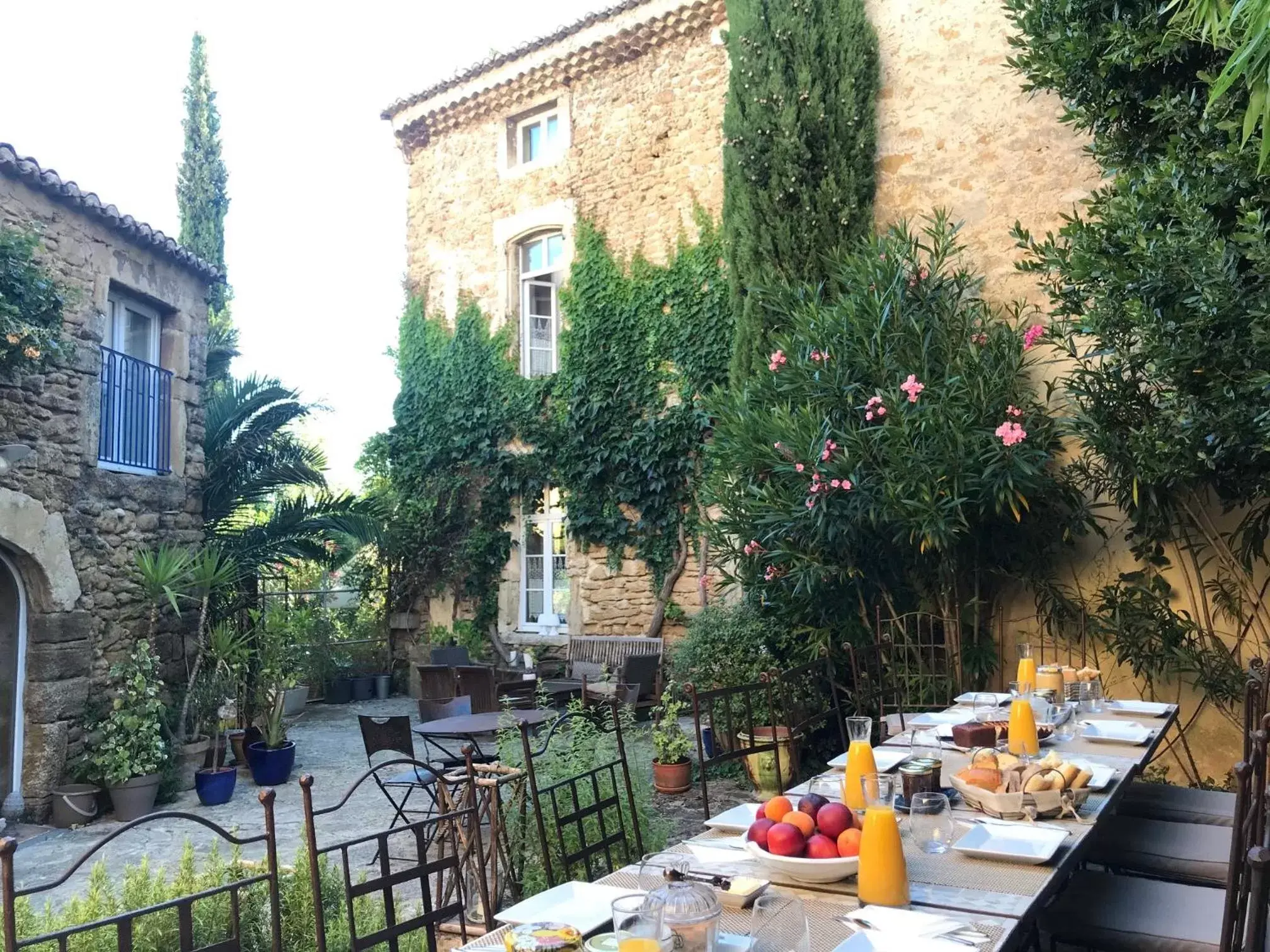 Restaurant/places to eat in Les Aiguières en Provence