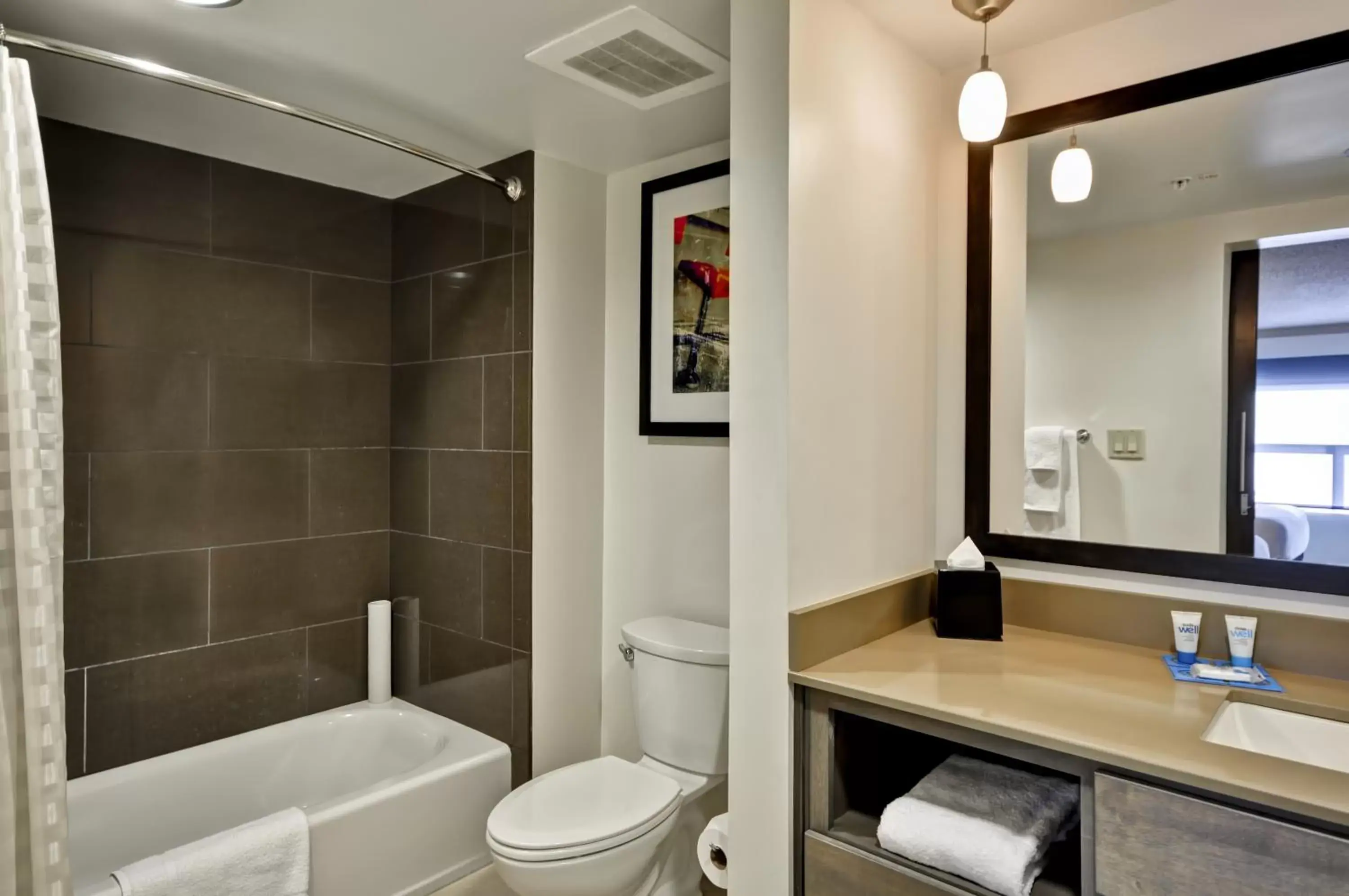 King Room with Accessible Tub - Disability Access in Hyatt House Atlanta Cobb Galleria