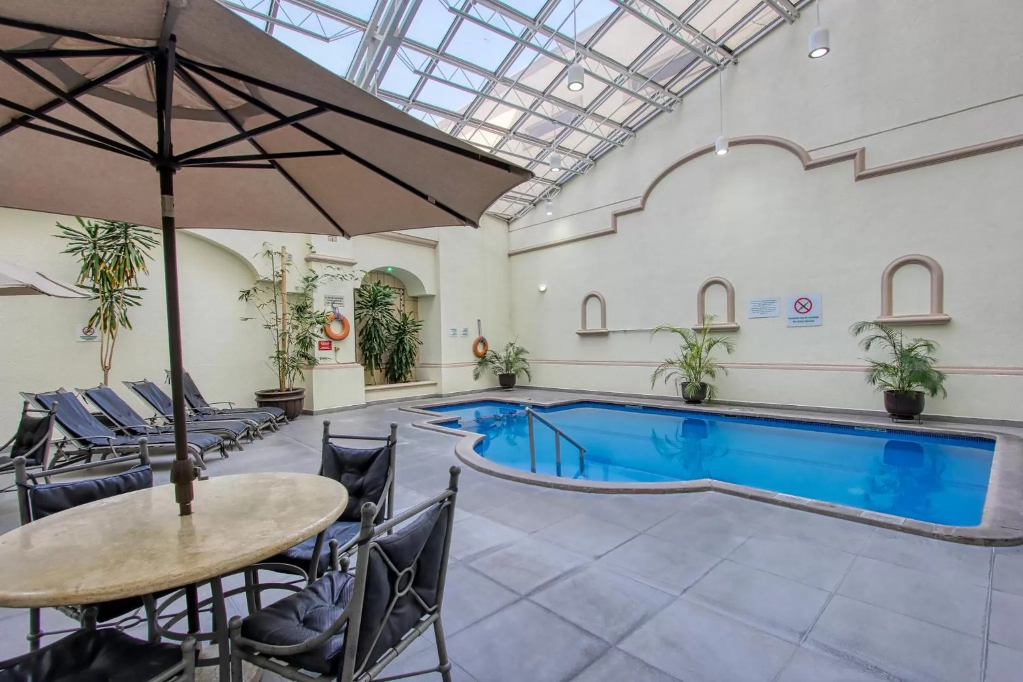 Swimming pool in Holiday Inn Leon-Convention Center by IHG