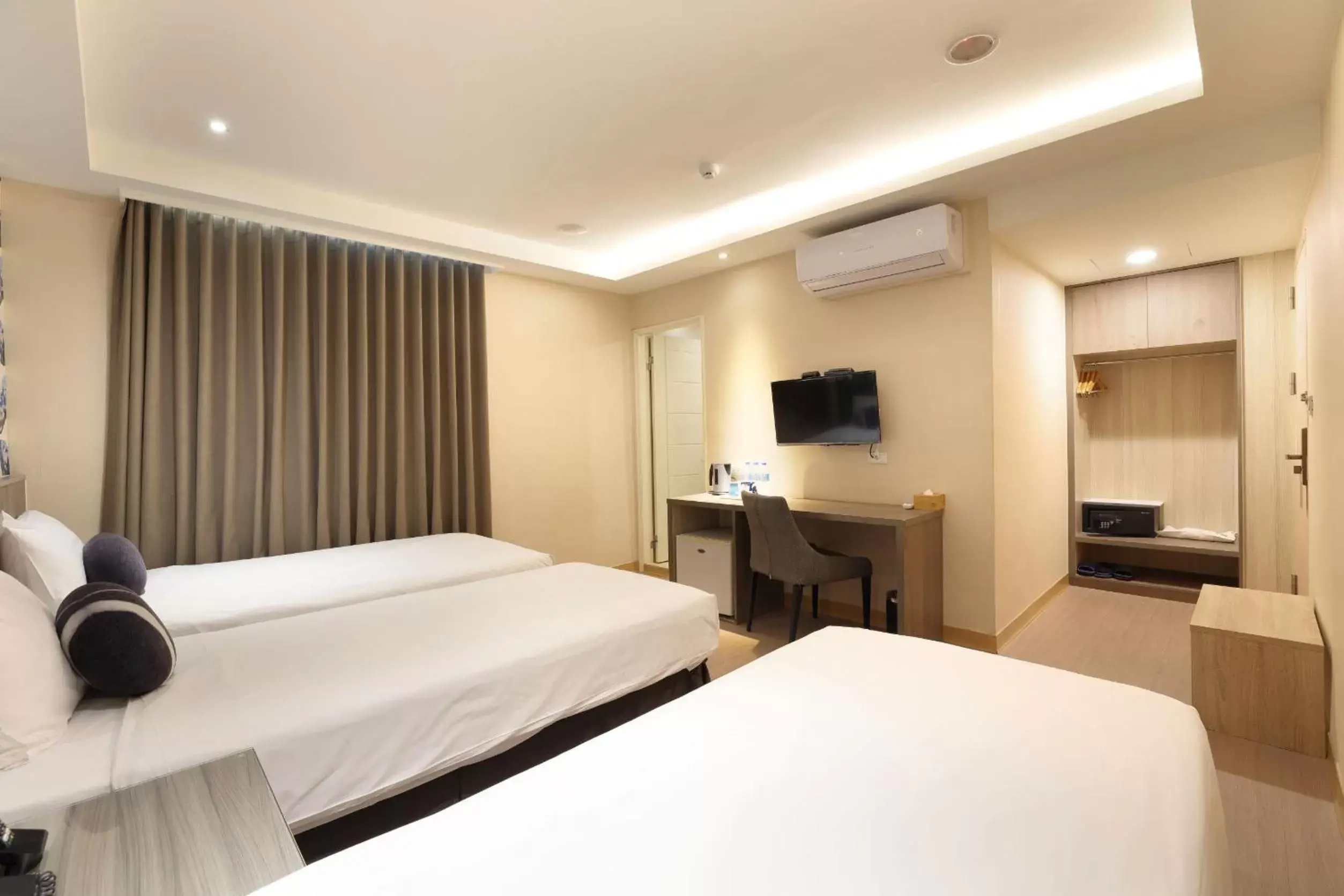 Breakfast, Bed in TC Hotel - Hualien Zhongxiao