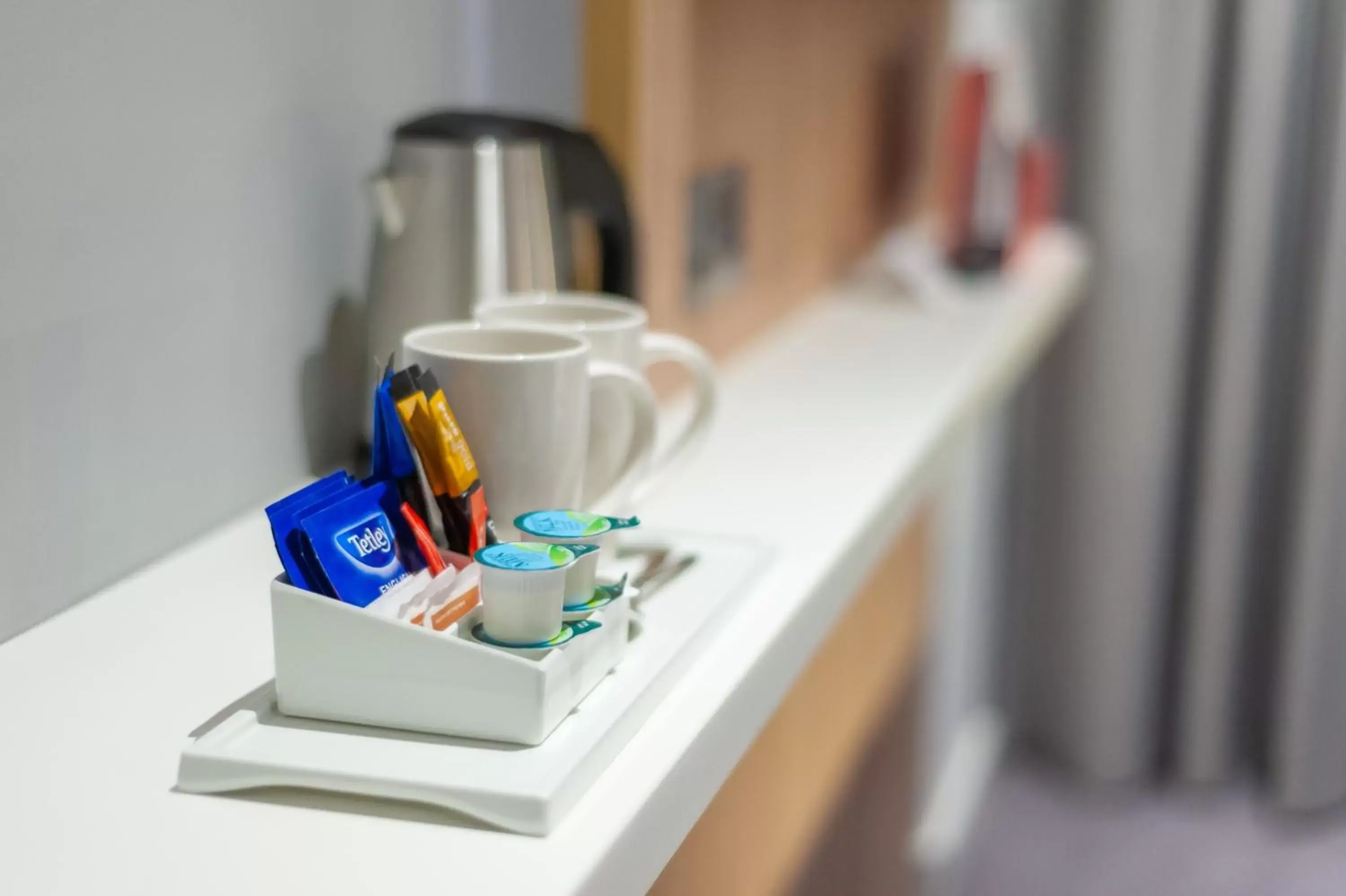 Coffee/tea facilities in Holiday Inn Express - London Heathrow T4, an IHG Hotel