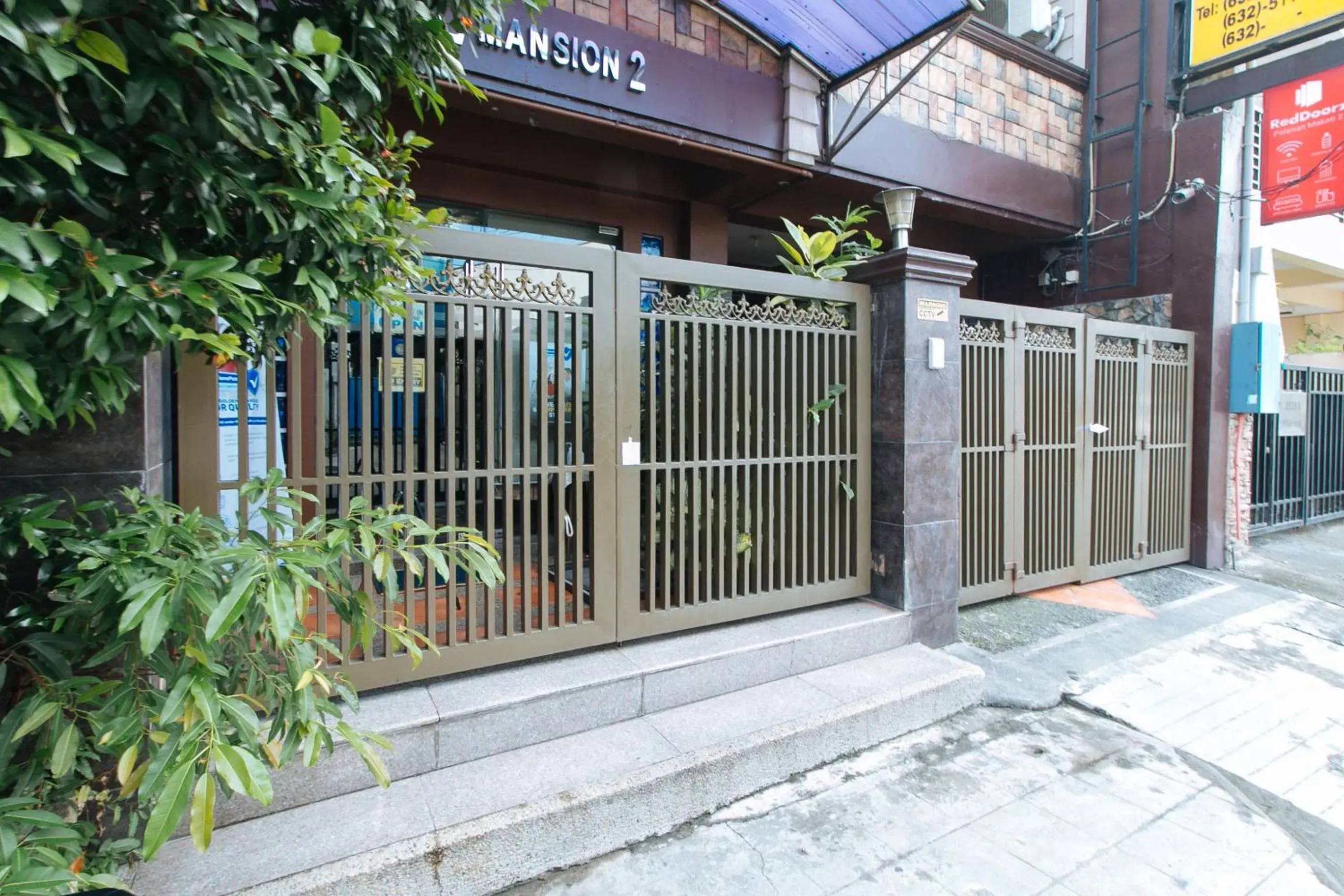 Facade/entrance in L Mansion 2 Palanan Makati City