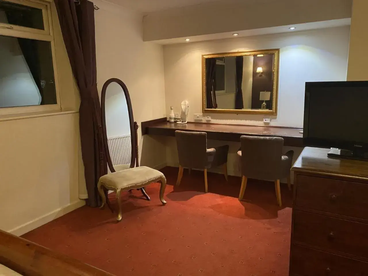 Business facilities, TV/Entertainment Center in The Greyhound Hotel