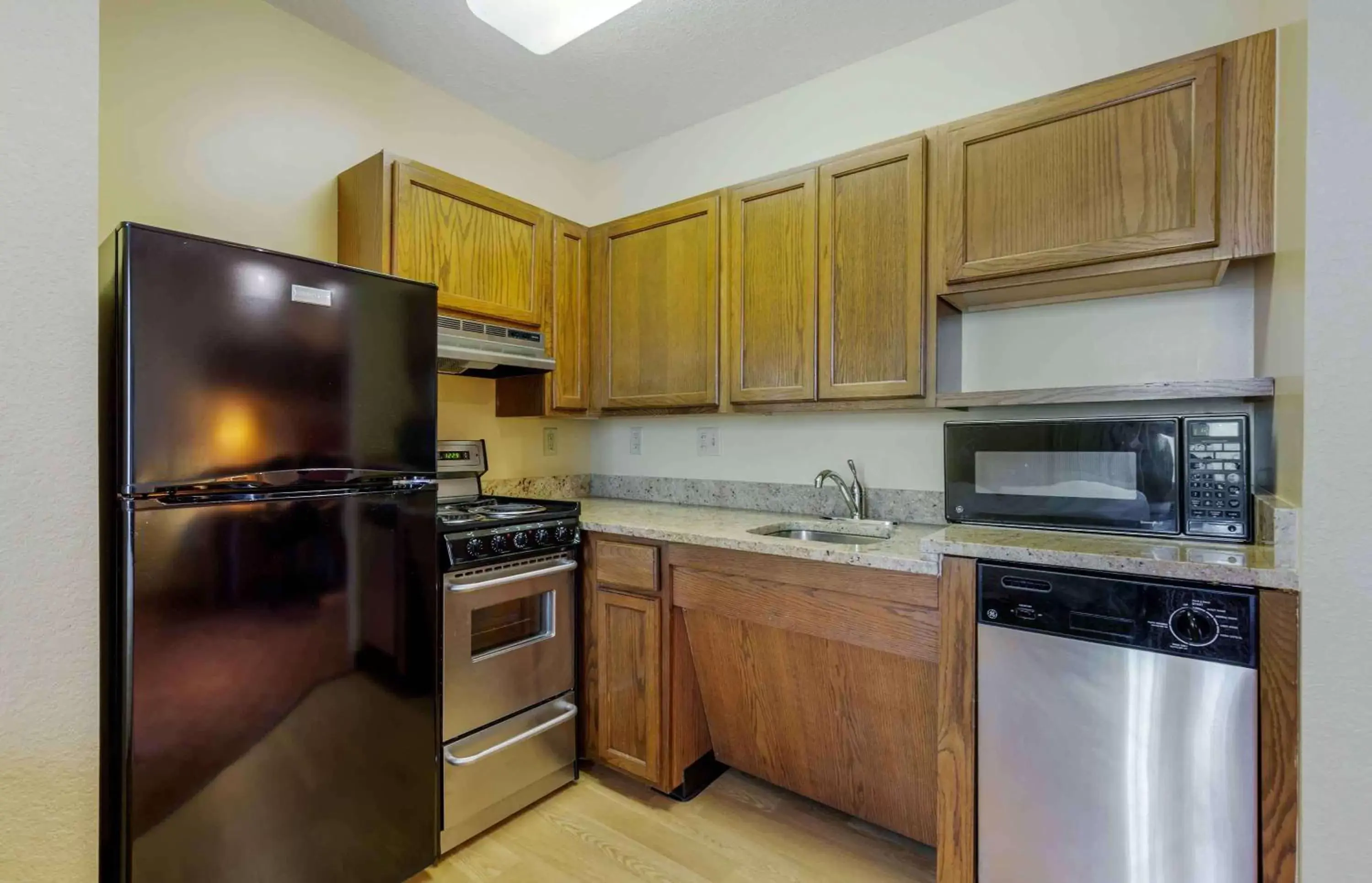 Bedroom, Kitchen/Kitchenette in Extended Stay America Suites - Chantilly - Dulles