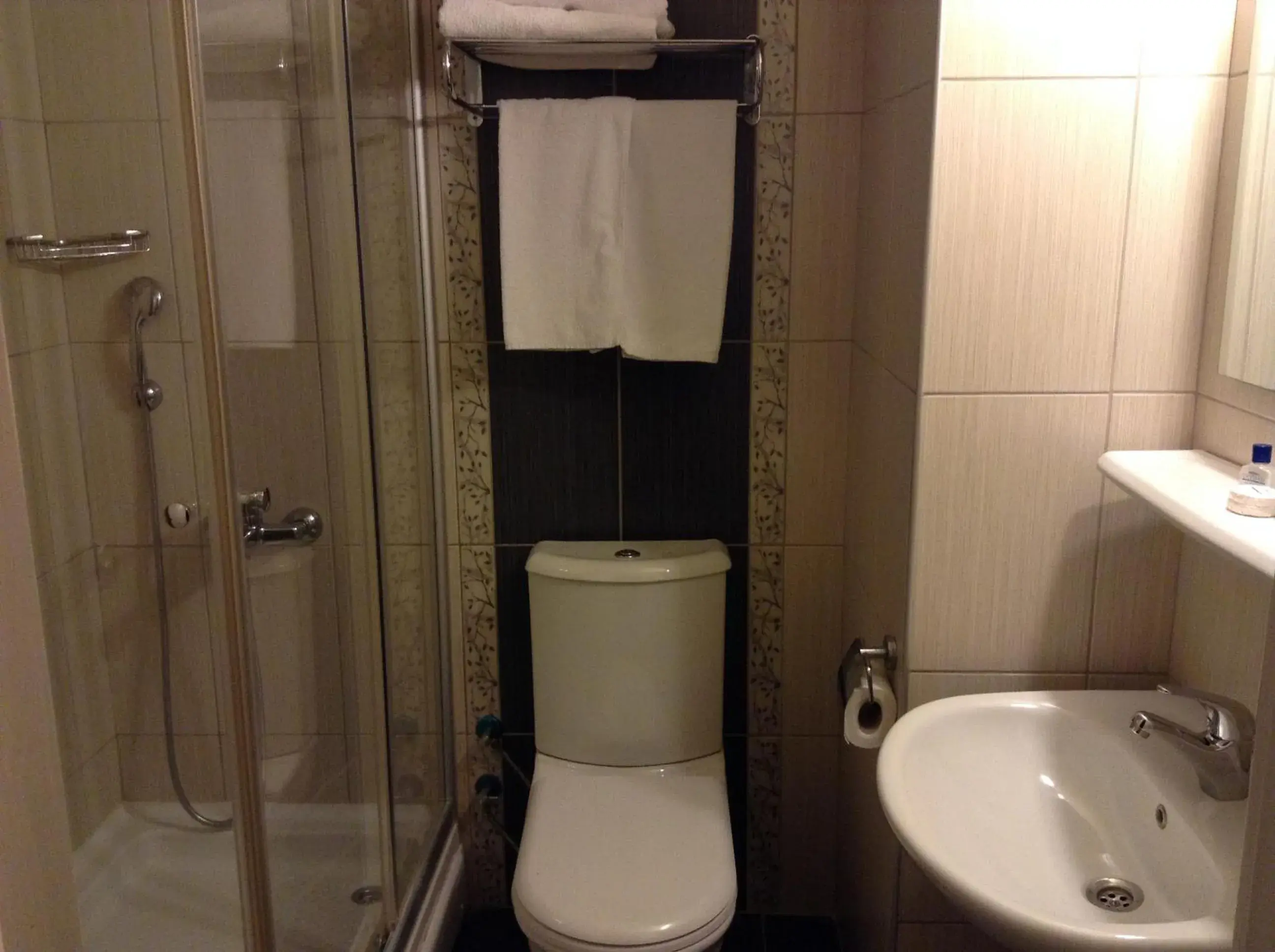 Bathroom in Tayhan Hotel