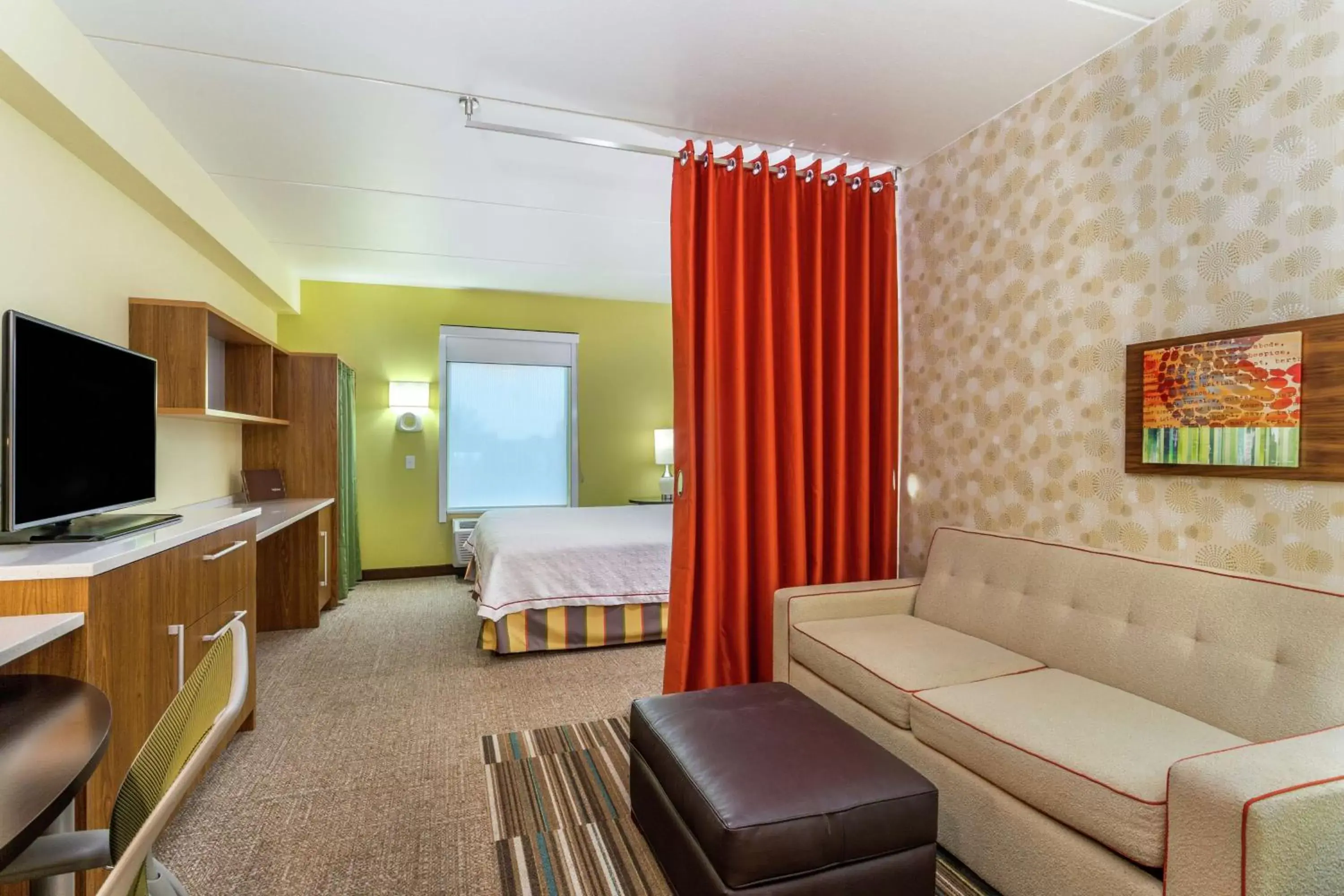 Living room, Bed in Home2 Suites by Hilton Albany Airport/Wolf Rd Living room, Bed in Home2 Suites by Hilton Albany Airport/Wolf Rd