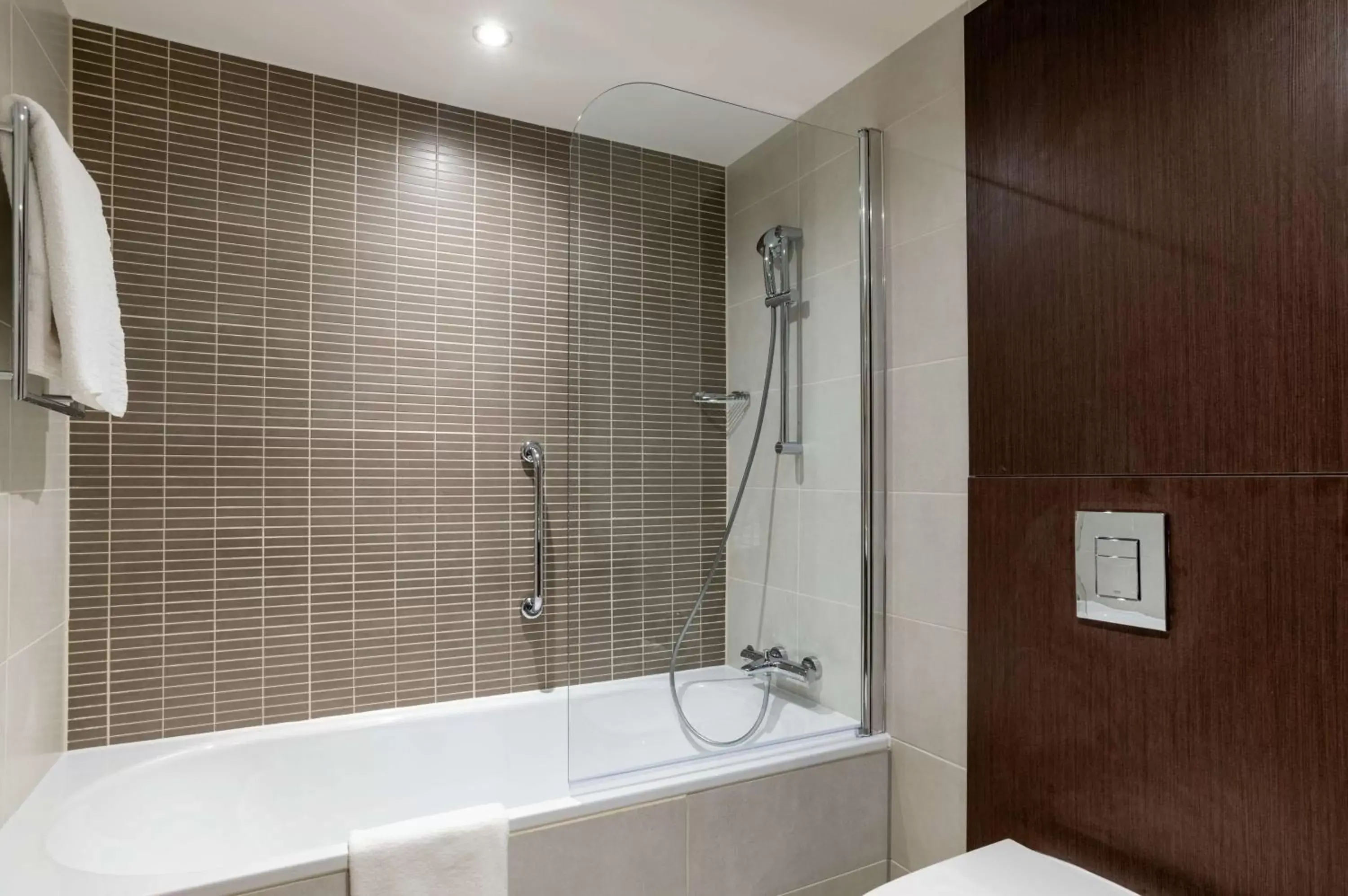 Photo of the whole room, Bathroom in Hilton London Gatwick Airport