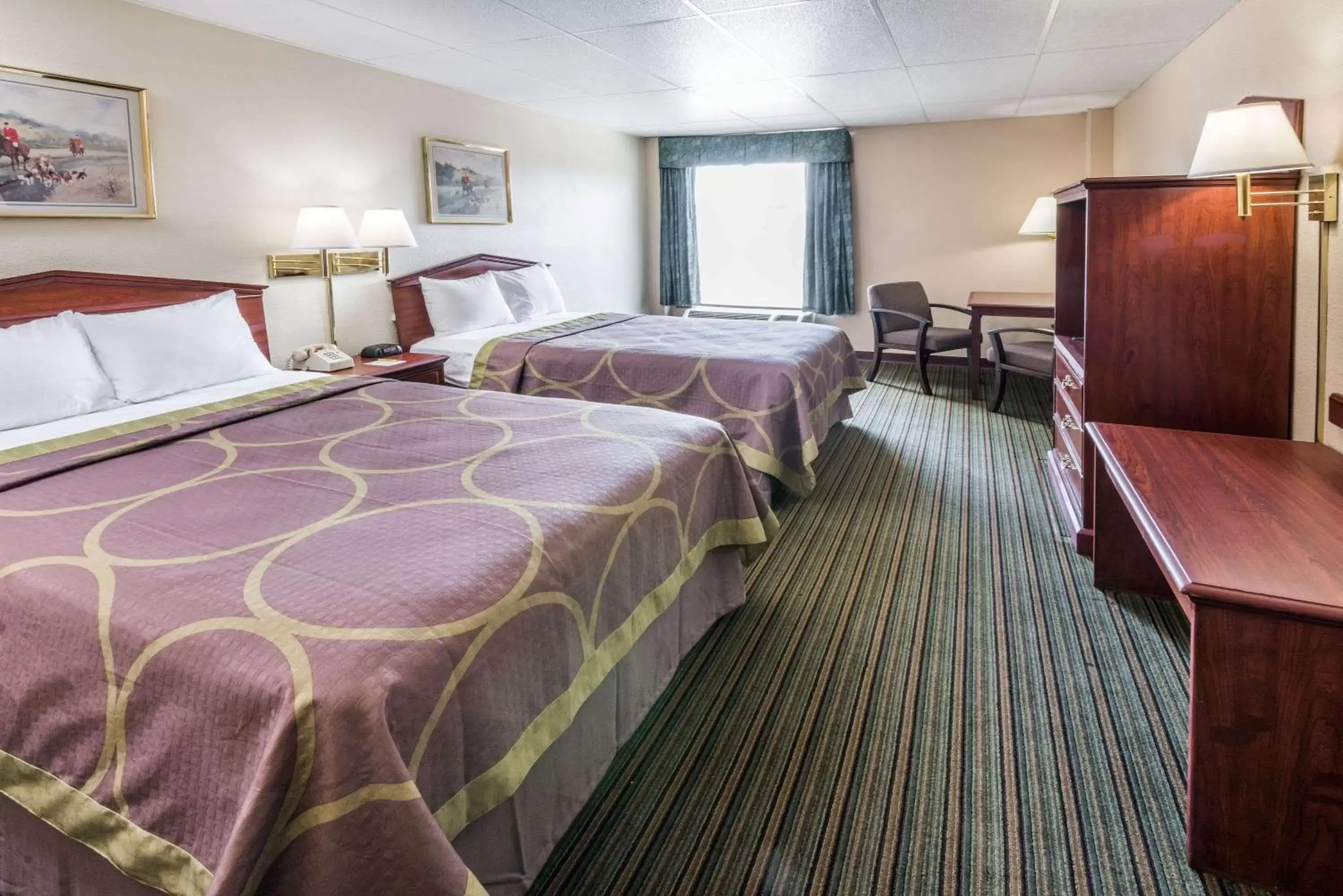 Photo of the whole room, Bed in Super 8 by Wyndham Columbus