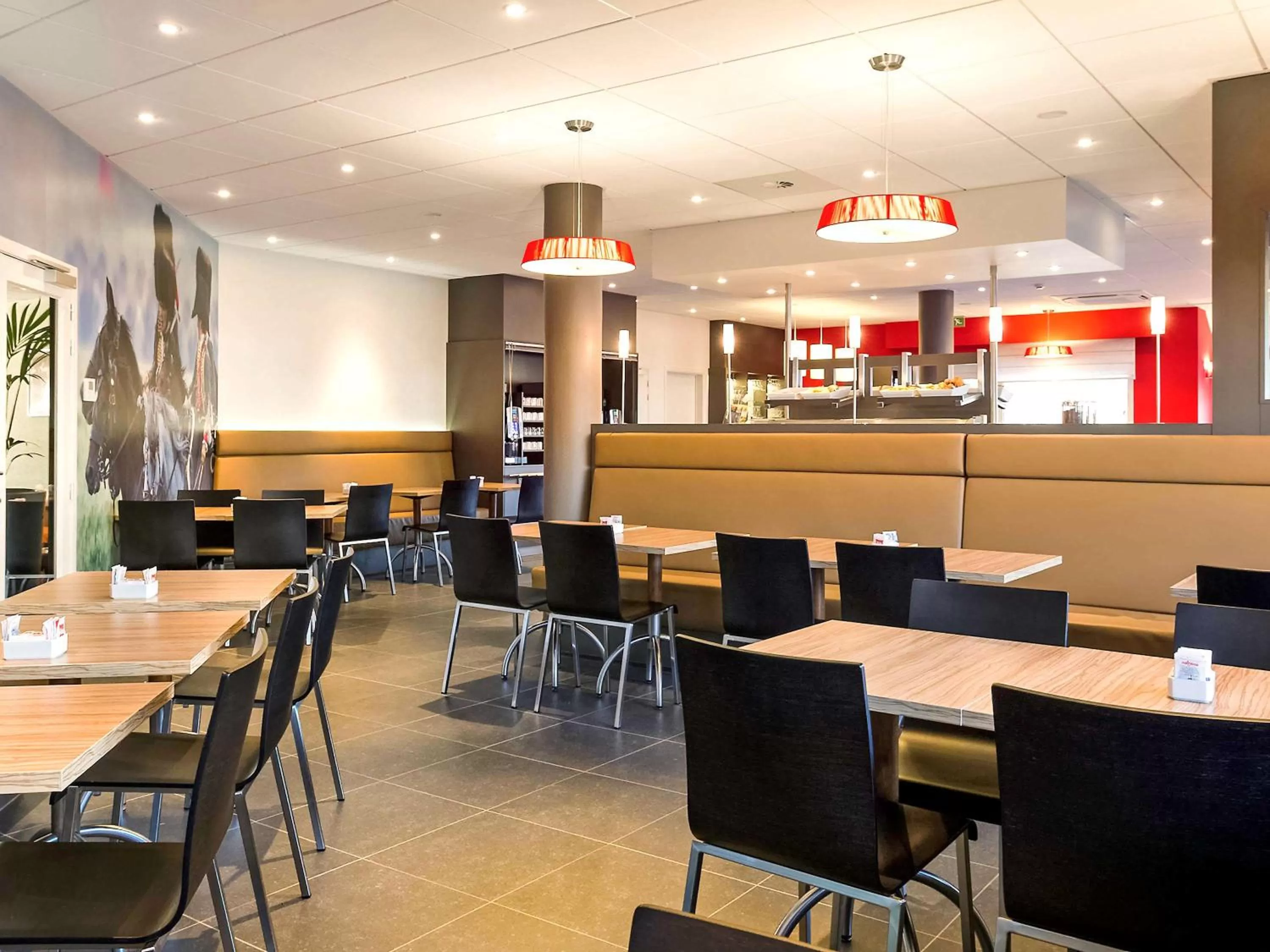 Restaurant/places to eat in ibis Brussels Waterloo