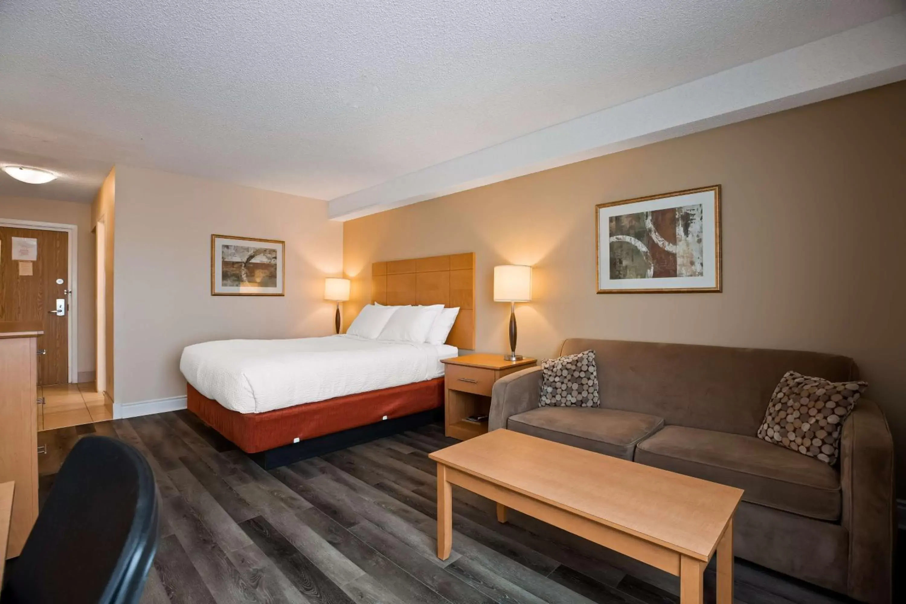 Photo of the whole room in Best Western Smiths Falls Hotel