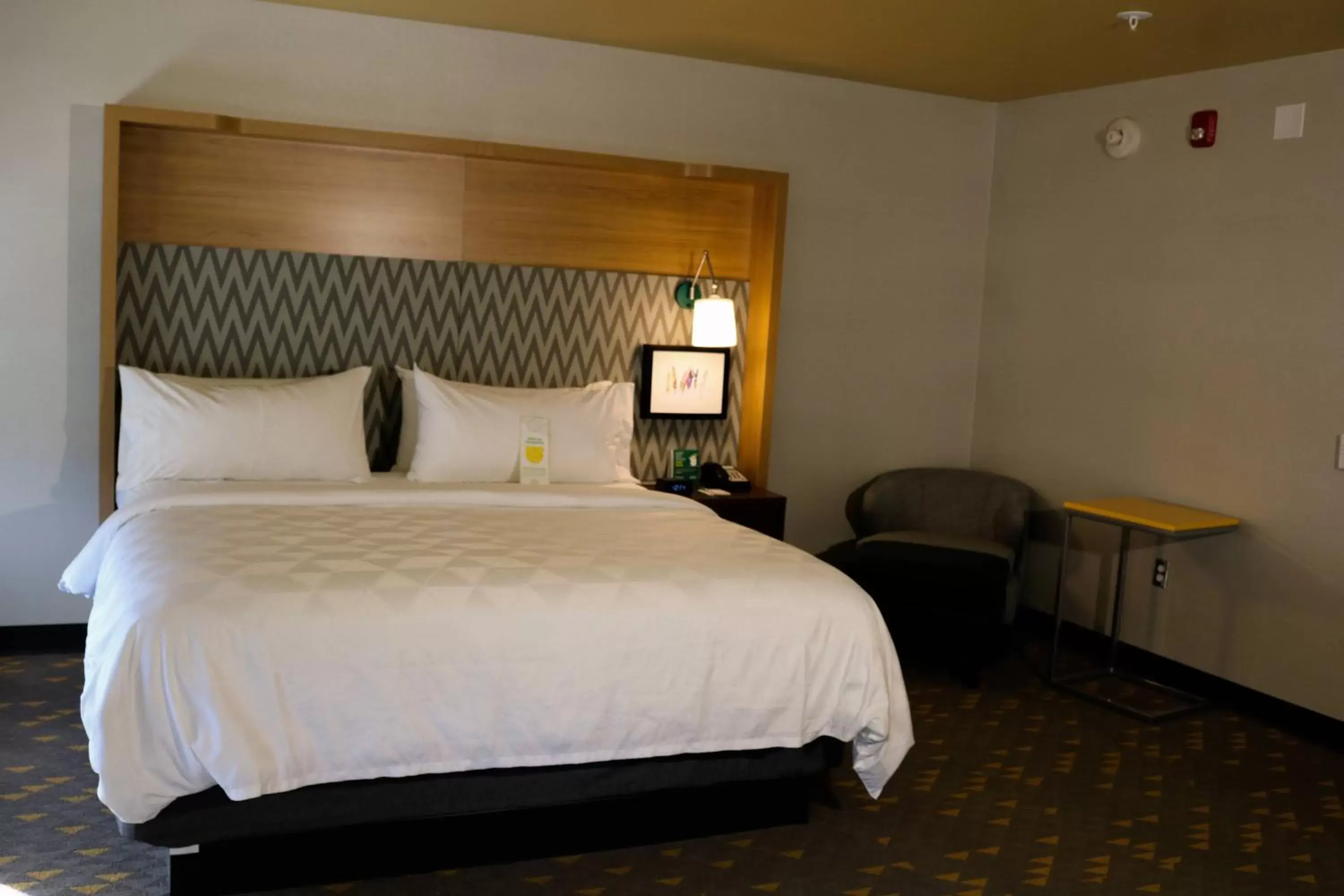 Photo of the whole room, Bed in Holiday Inn - Jonesboro, an IHG Hotel