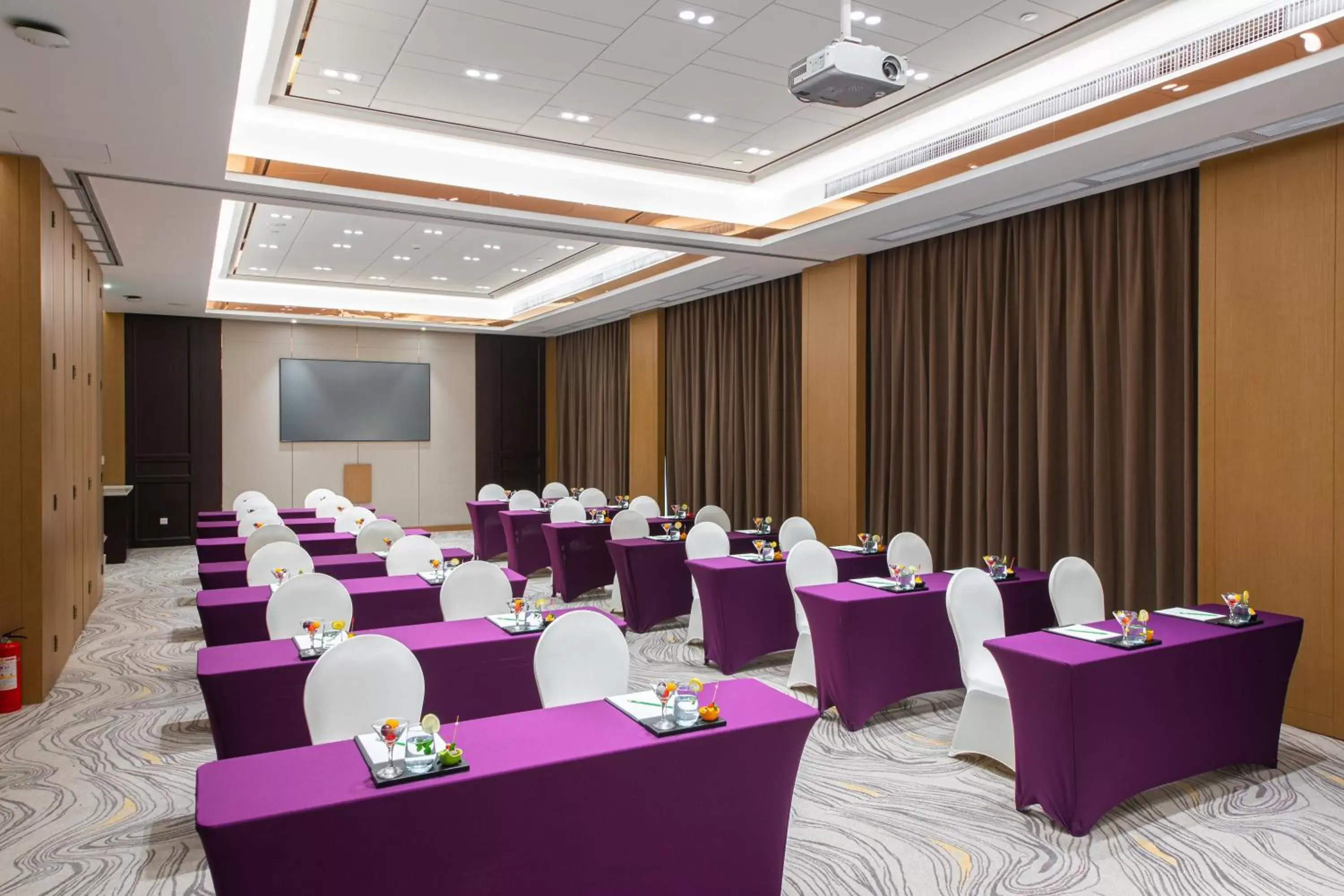 Meeting/conference room in Holiday Inn Wuhan Riverside, an IHG Hotel