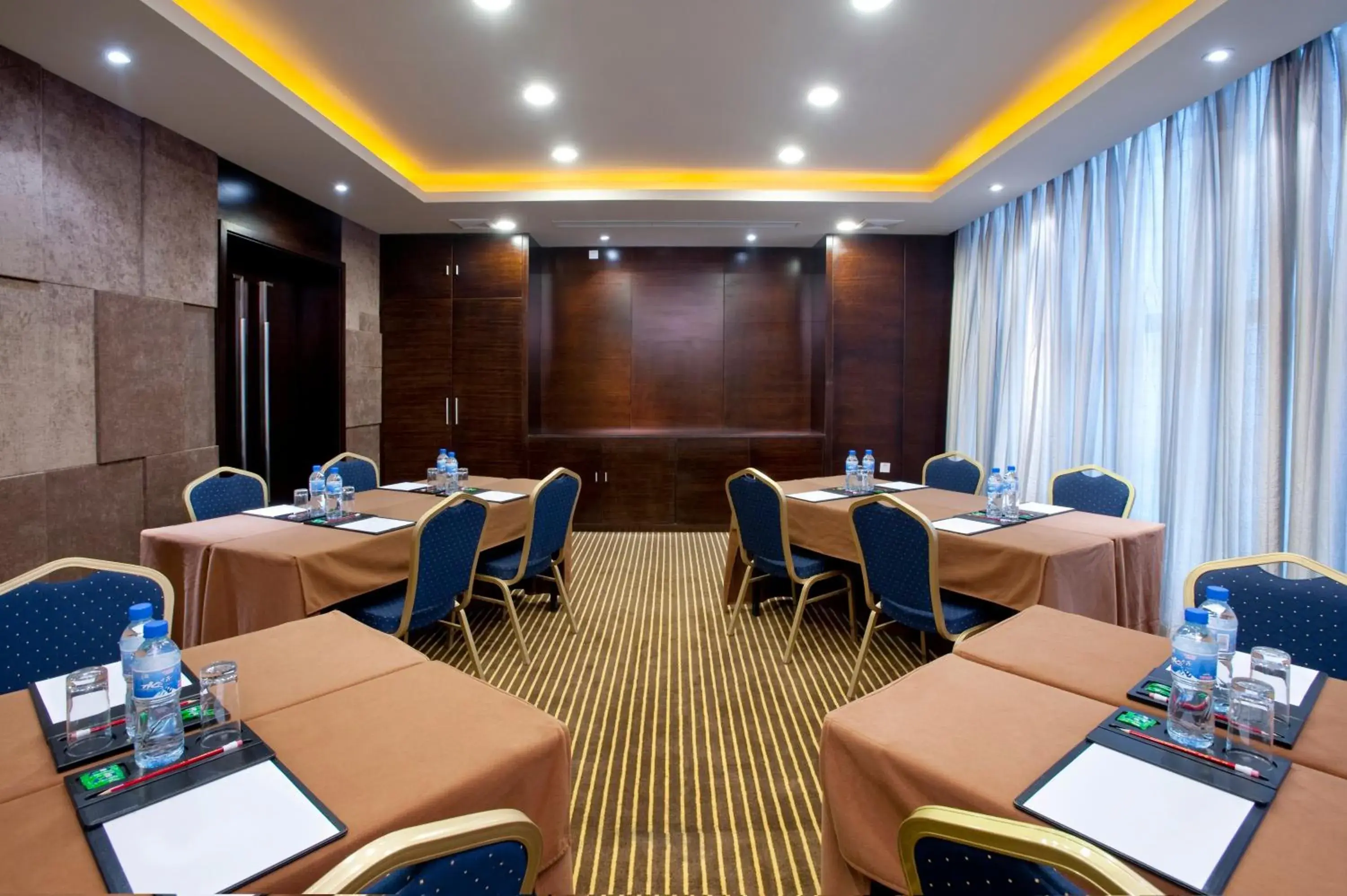 Meeting/conference room in Holiday Inn Xi'an Greenland Century City, an IHG Hotel