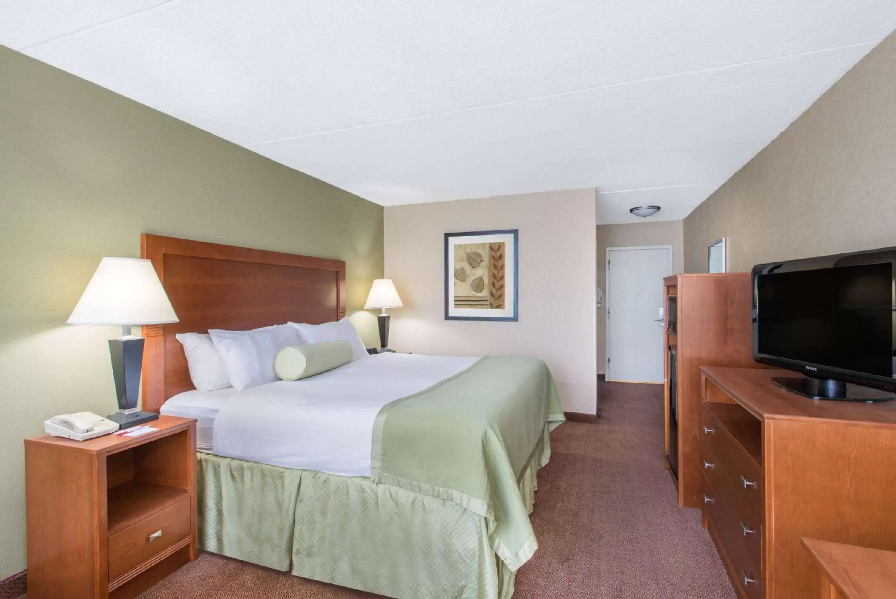 Photo of the whole room, Bed in Ramada by Wyndham Ellsworth - Bar Harbor