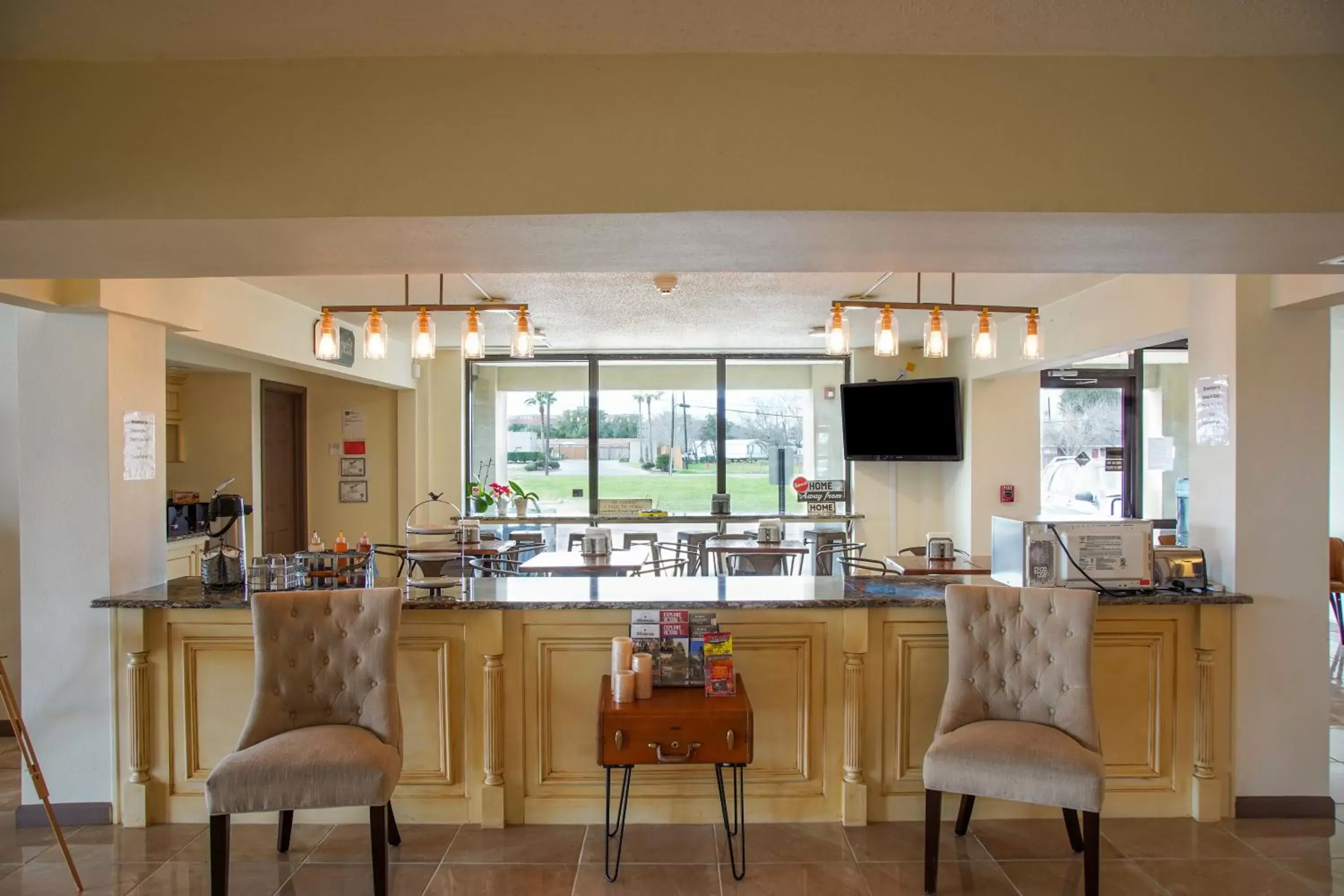 Lobby or reception, Restaurant/Places to Eat in SureStay by Best Western Victoria