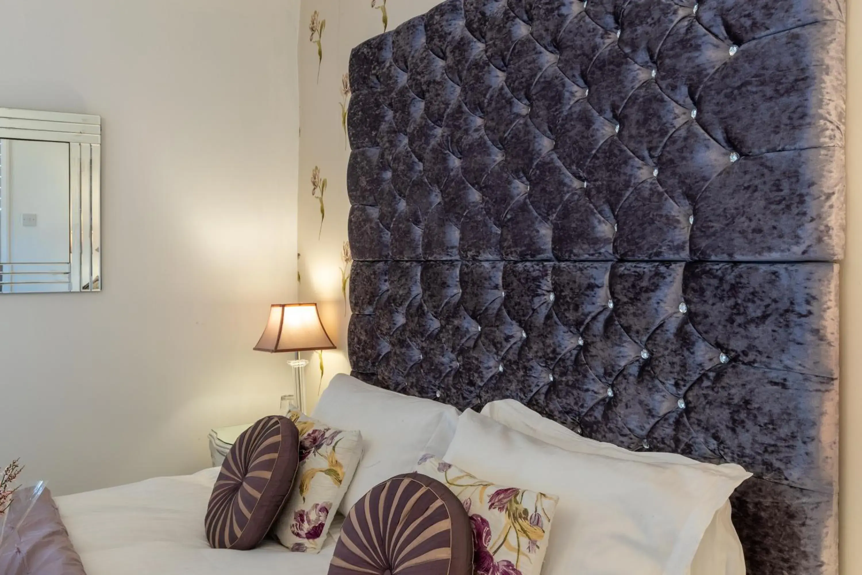 Superior King Room in Holly Lodge Guest House with FREE off site health club Superior King Room in Holly Lodge Guest House with FREE off site health club