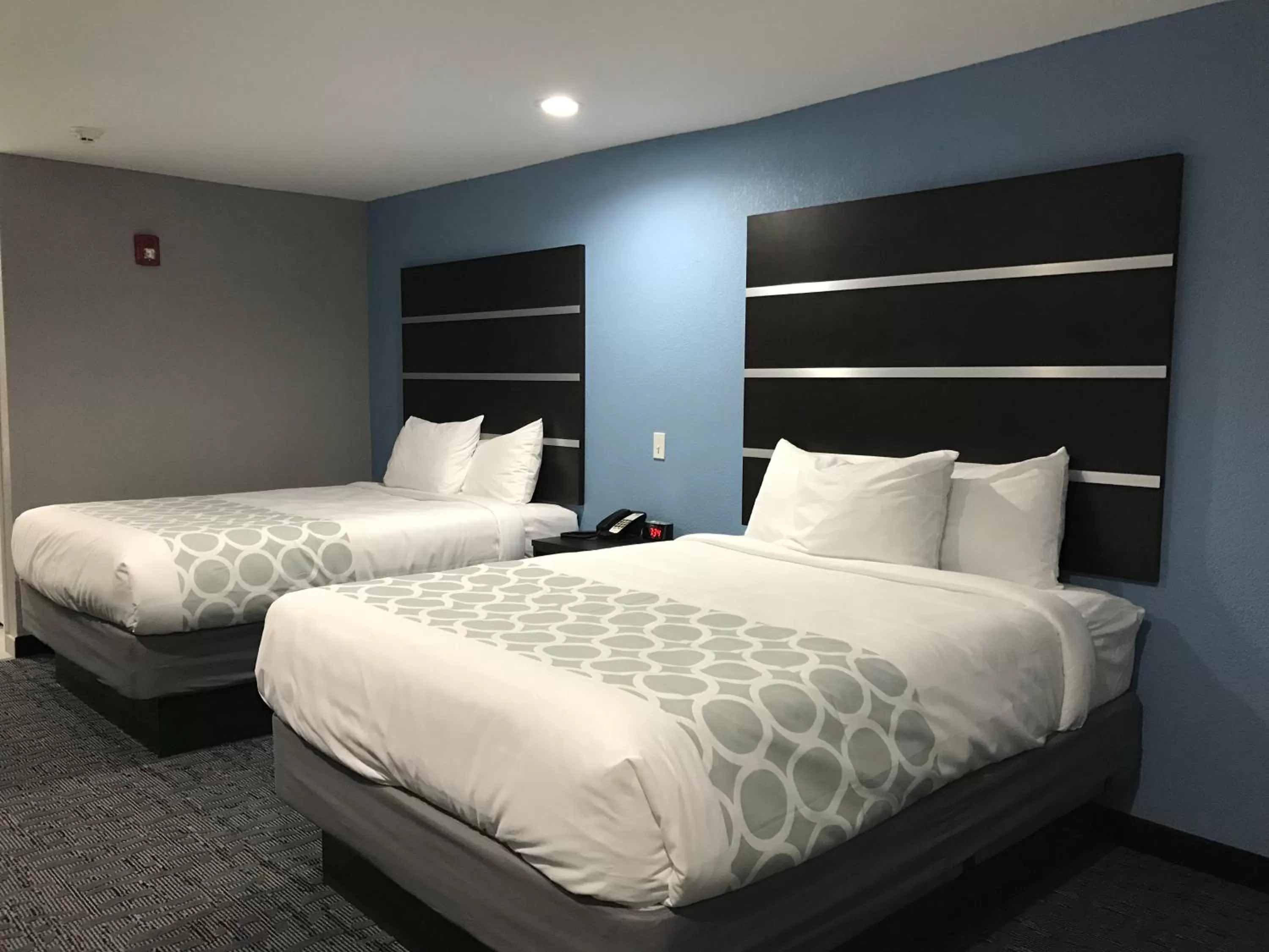 Photo of the whole room, Bed in Rodeway Inn Calhoun South