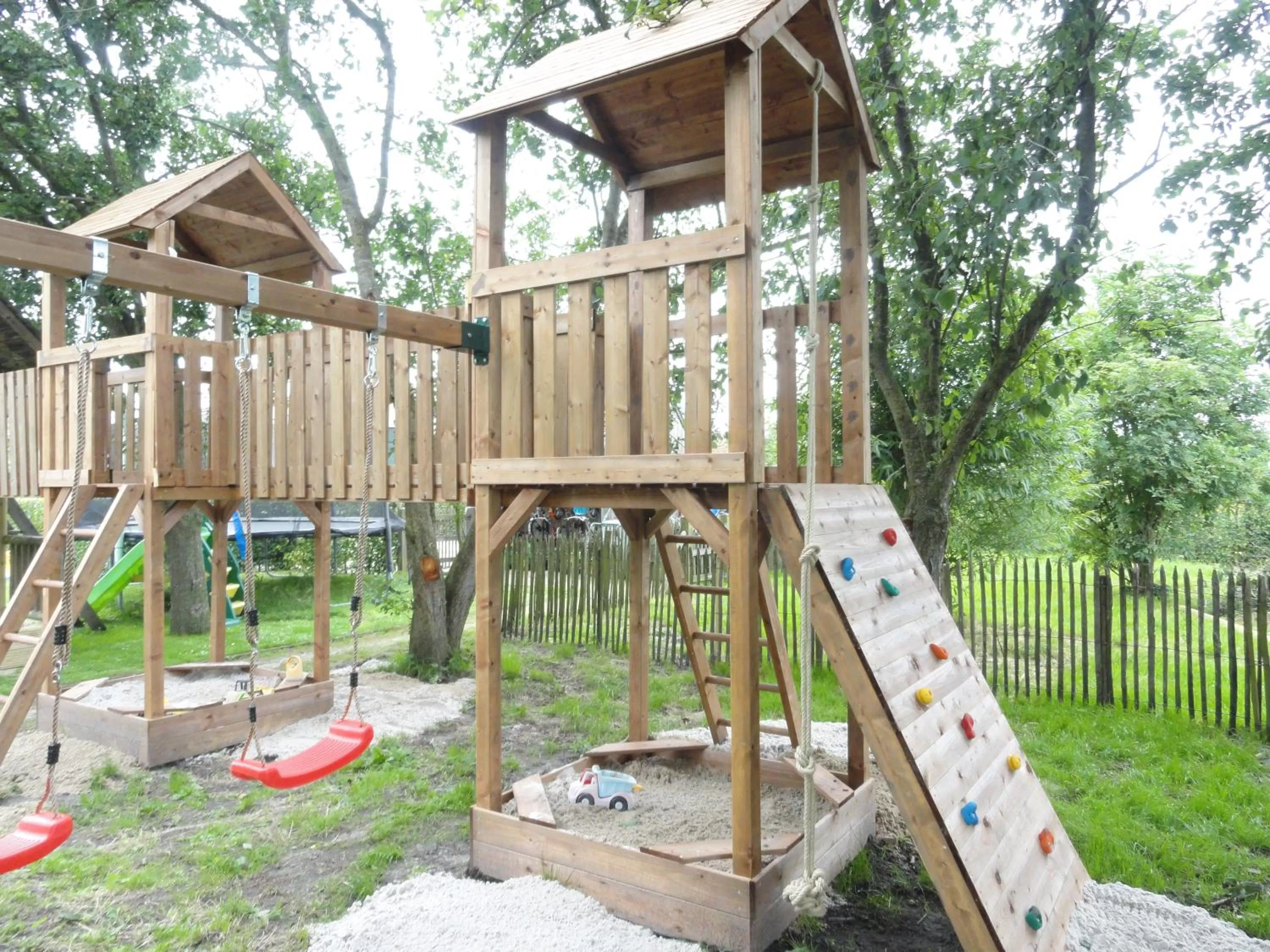Children play ground in B&B Altijd Genieten