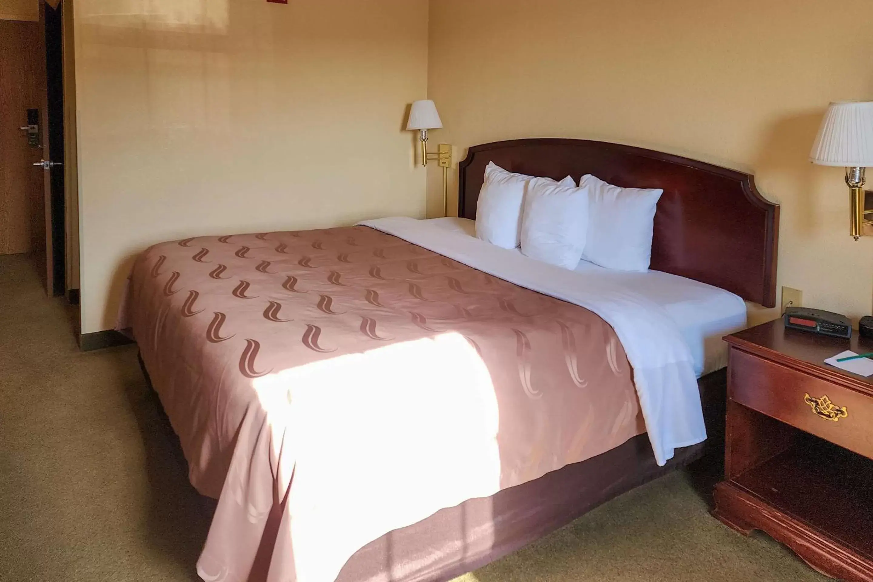 Bedroom, Bed in Quality Inn & Suites Bellville - Mansfield