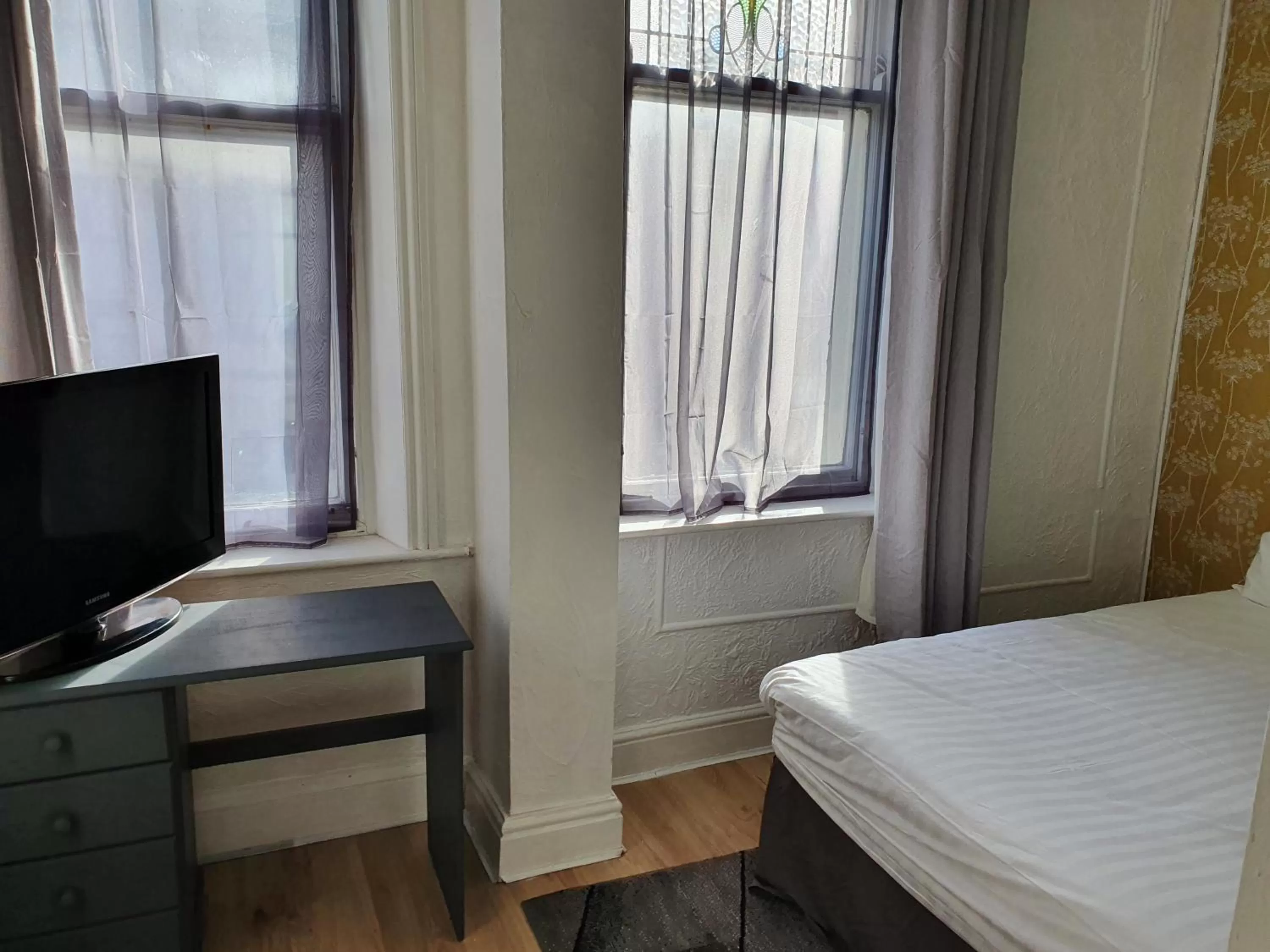 TV/Entertainment Center in Balkan Hotel