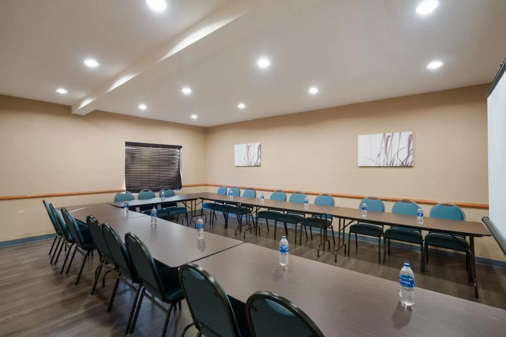 Meeting/conference room in Red Roof Inn & Suites Carrollton, GA - West Georgia