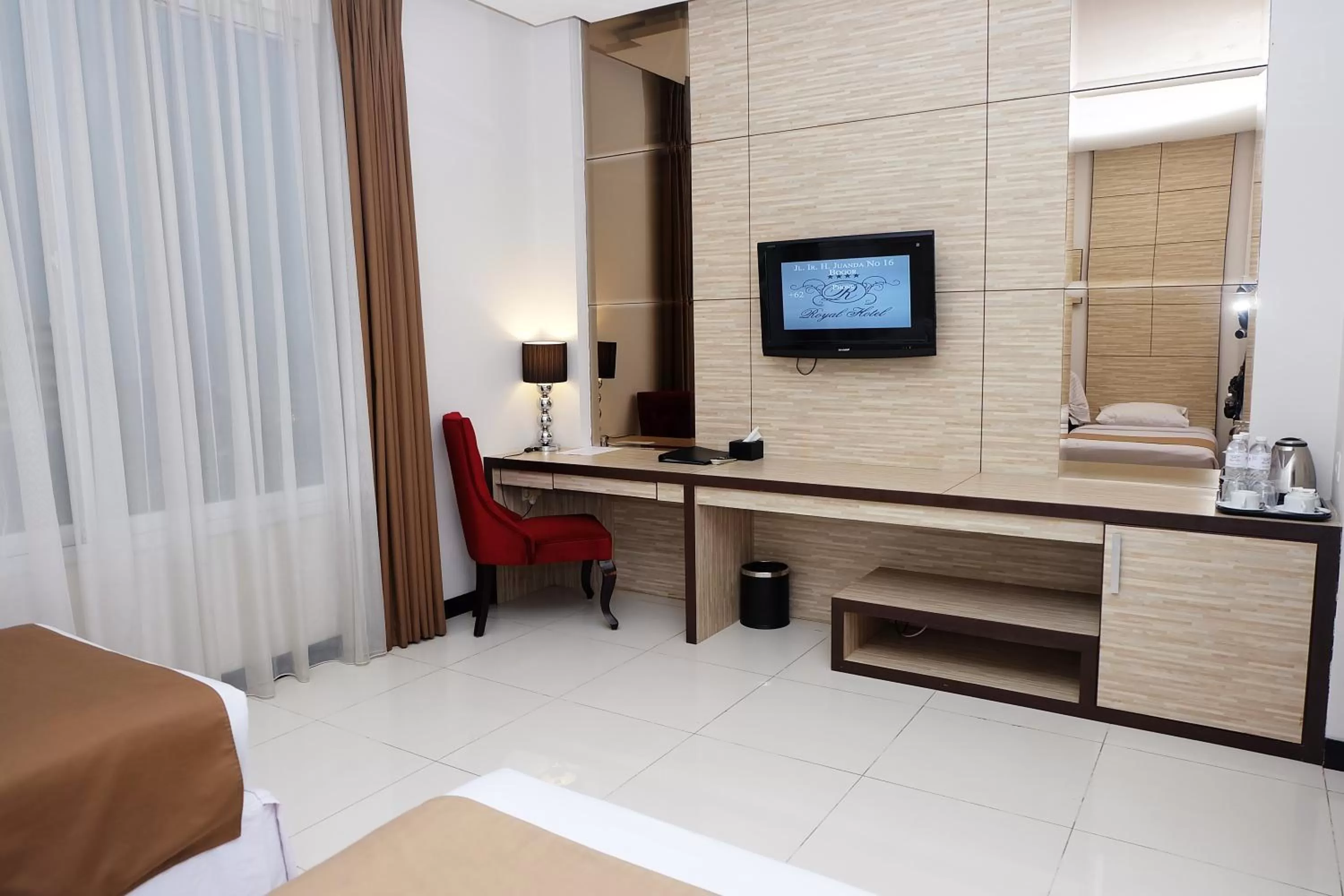 TV and multimedia, Bed in Royal Hotel Bogor