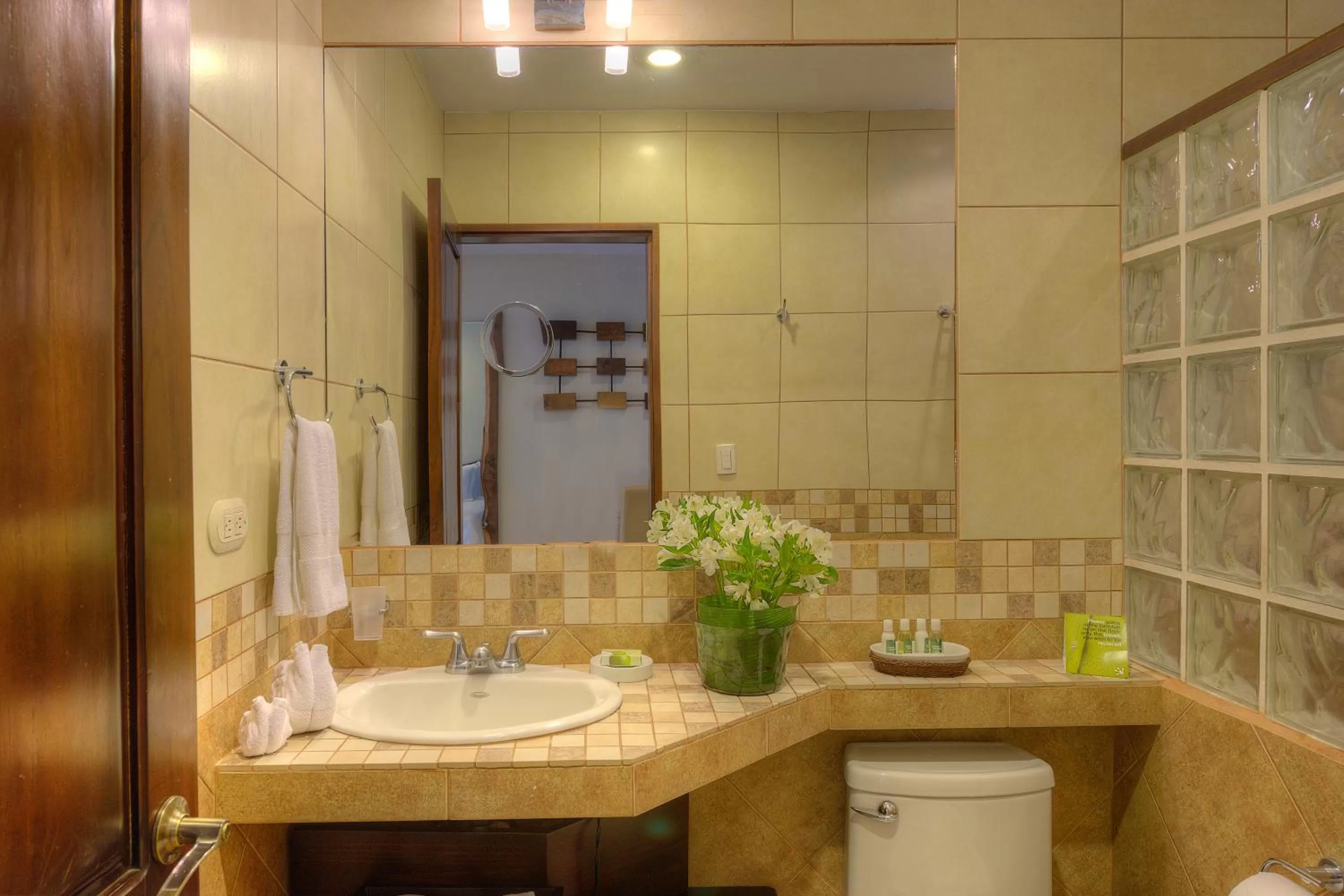 Shower in Pumilio Mountain & Ocean Hotel