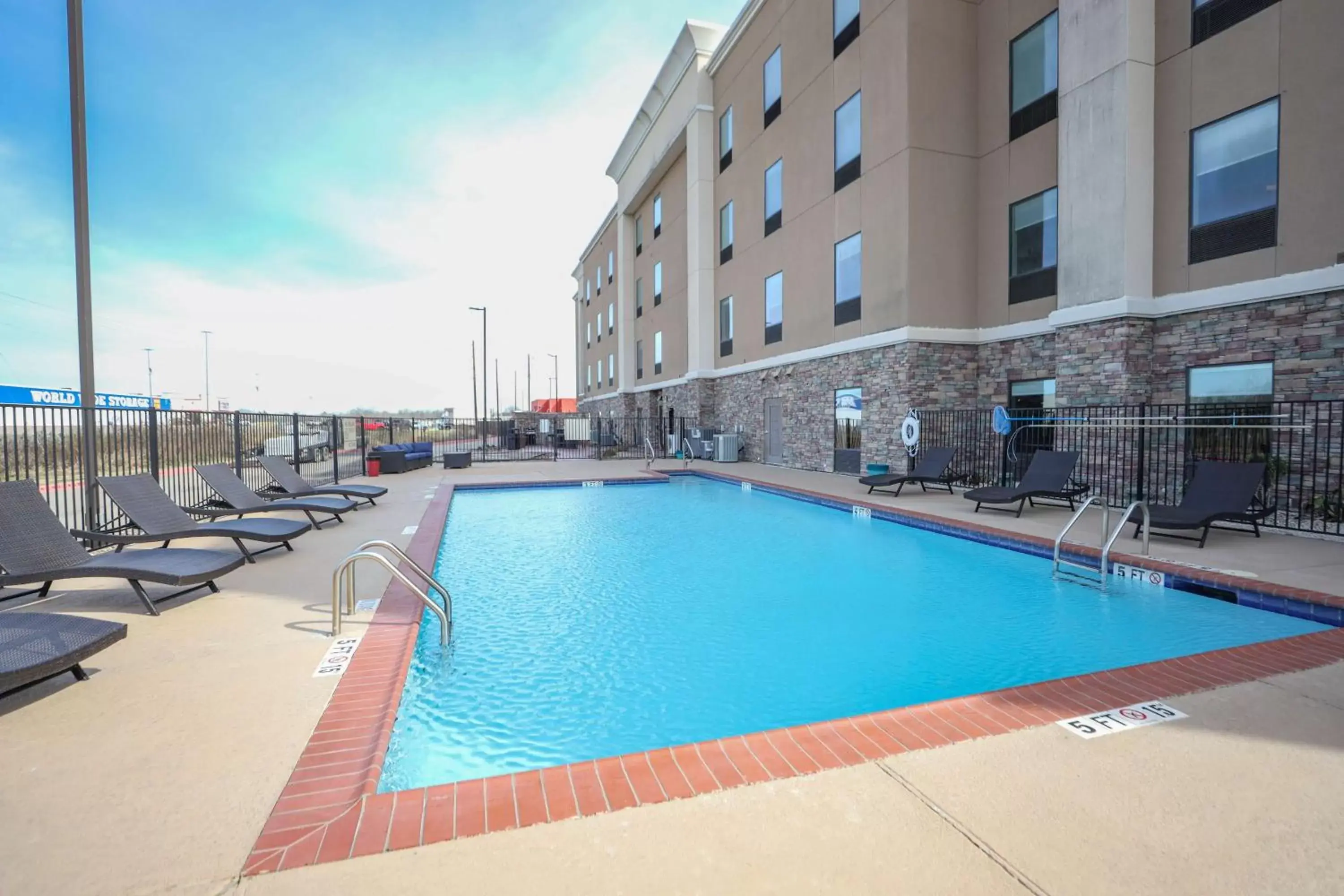 Pool view, Swimming Pool in Hampton Inn & Suites Bay City