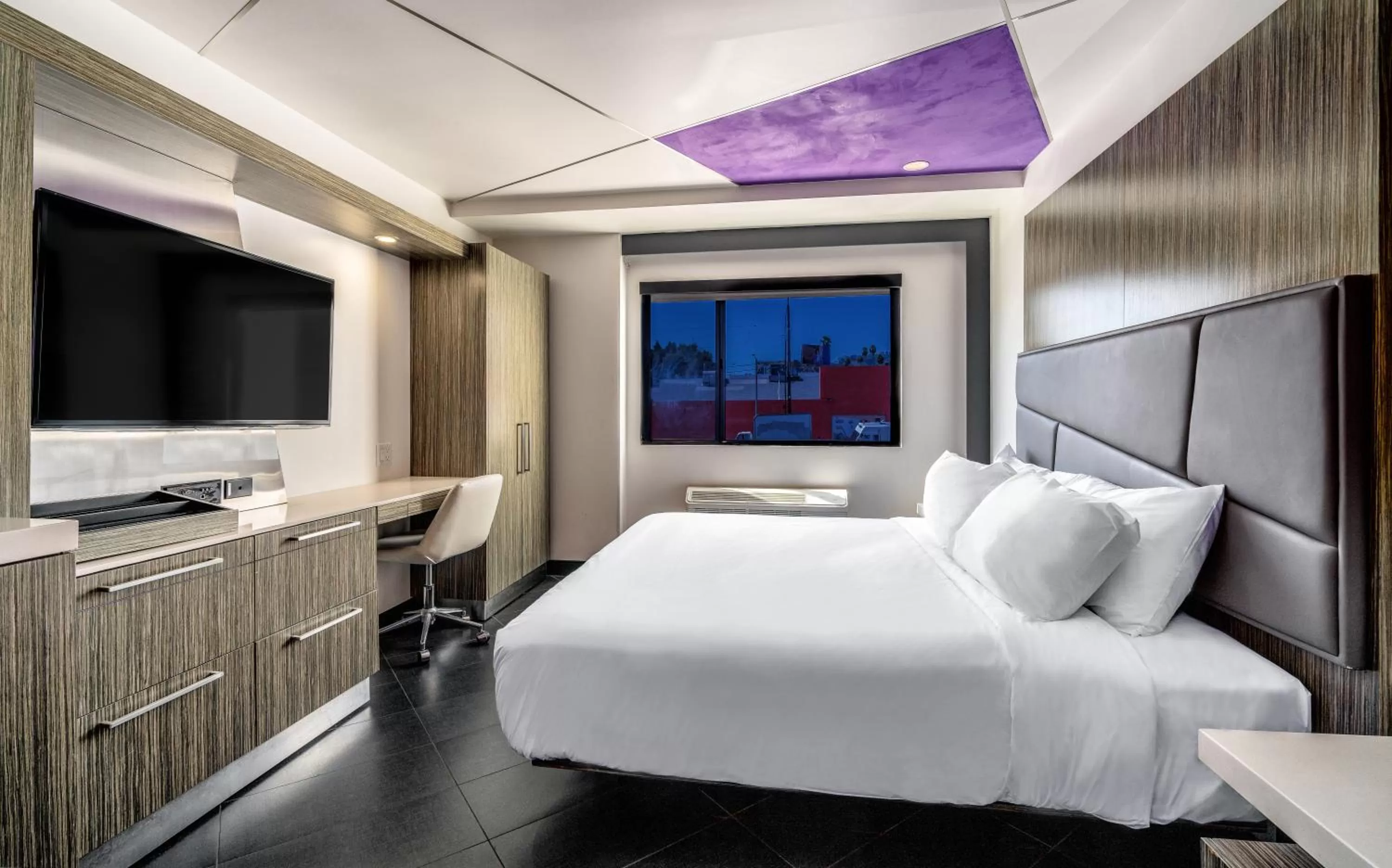 TV and multimedia, Bed in The Moment Hotel