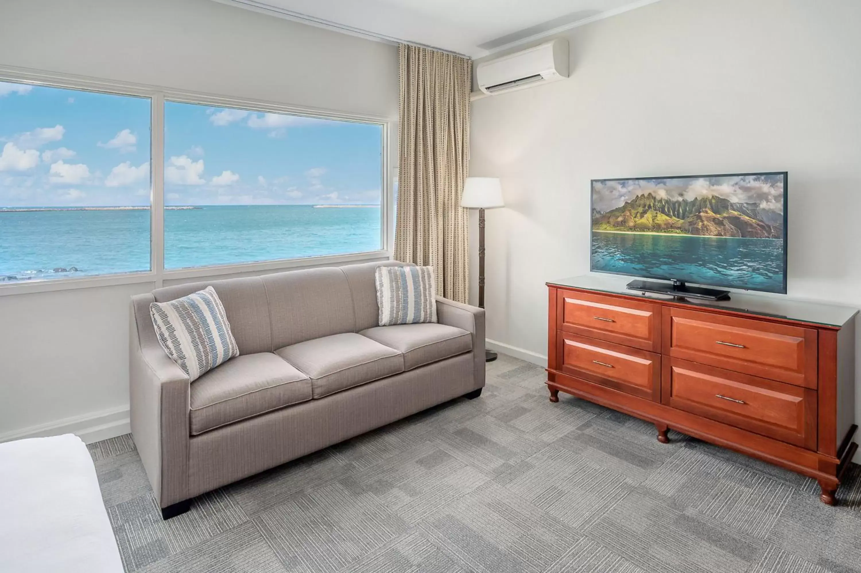 TV and multimedia, Seating Area in Maui Beach Hotel
