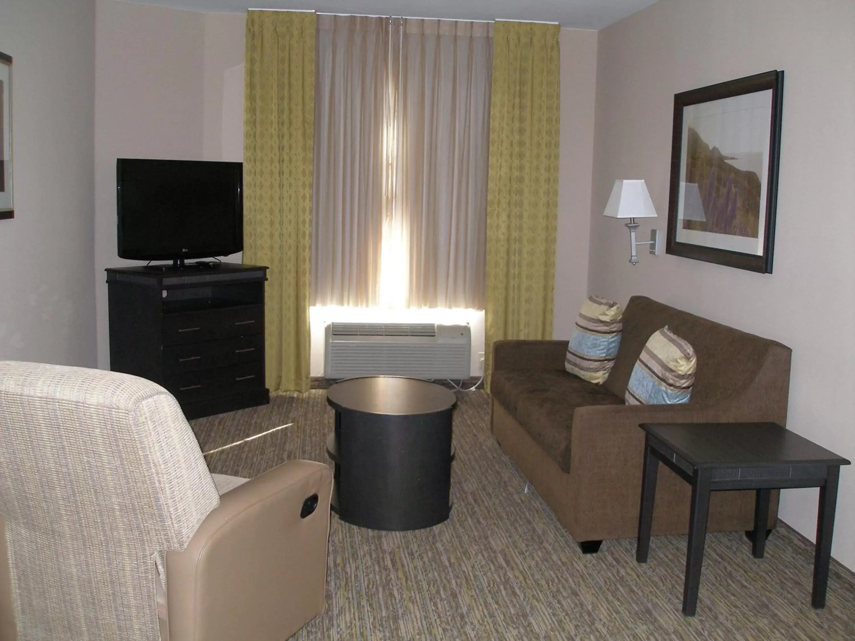 One-Bedroom King Suite in Candlewood Amarillo-Western Crossing, an IHG Hotel