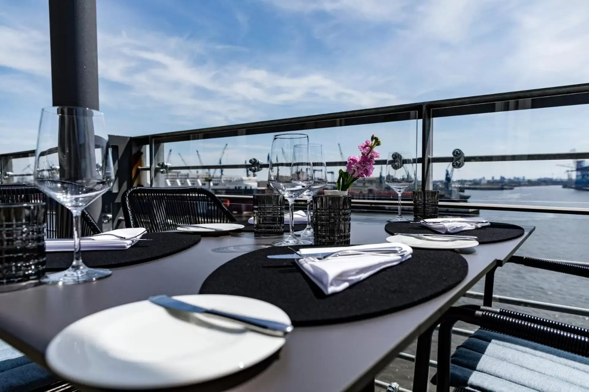 Balcony/Terrace, Restaurant/Places to Eat in GINN Hotel Hamburg Elbspeicher